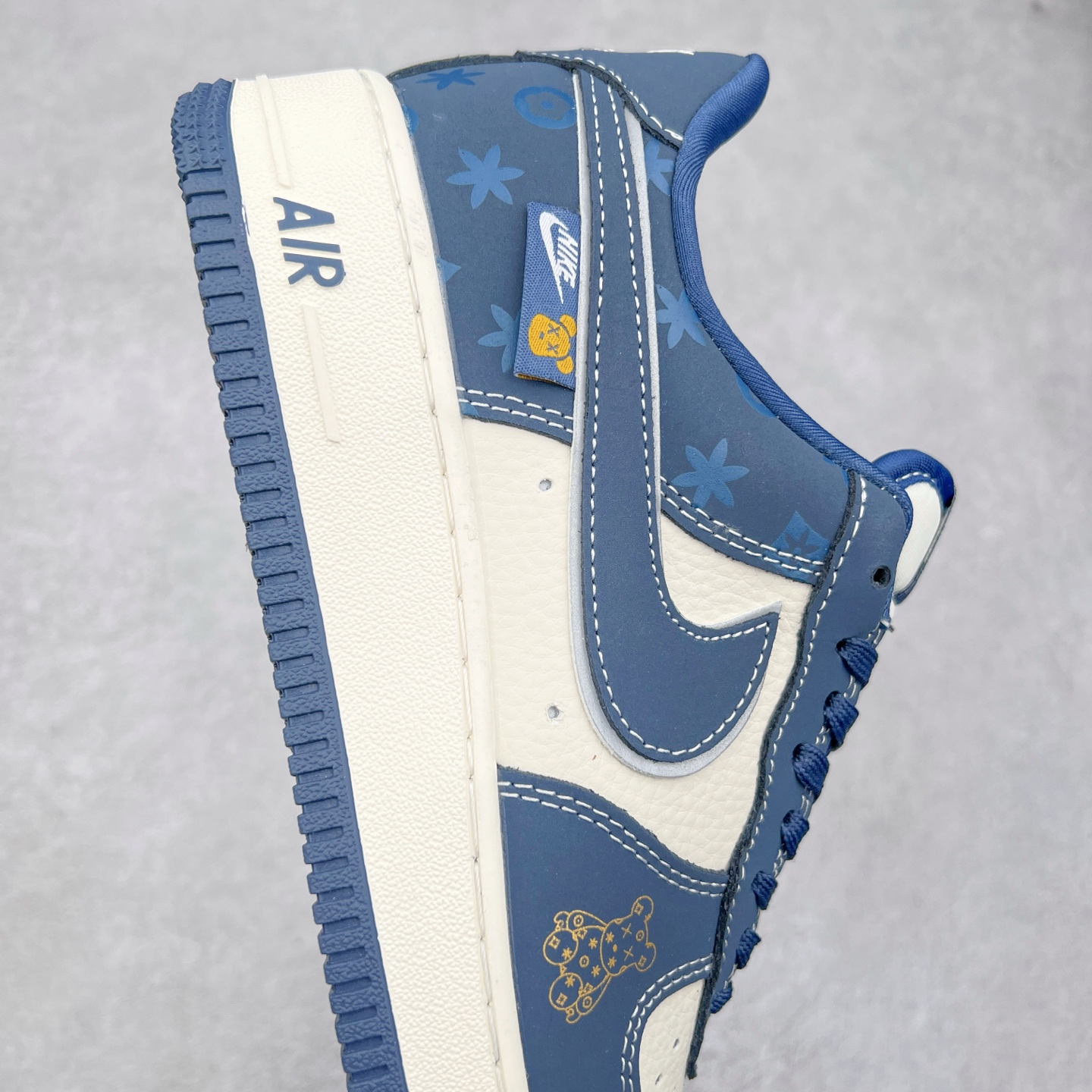 图片[6]-NK Air Force 1´07 Low 空军一号低帮百搭休闲运动板鞋 KK1988-054 柔软、弹性十足的缓震性能和出色的中底设计 横跨复古与现代的外型结合 造就出风靡全球 三十多年的Force 1 直到今天还深受青睐 尺码：36 36.5 37.5 38 38.5 39 40 40.5 41 42 42.5 43 44 44.5 45-选品中心