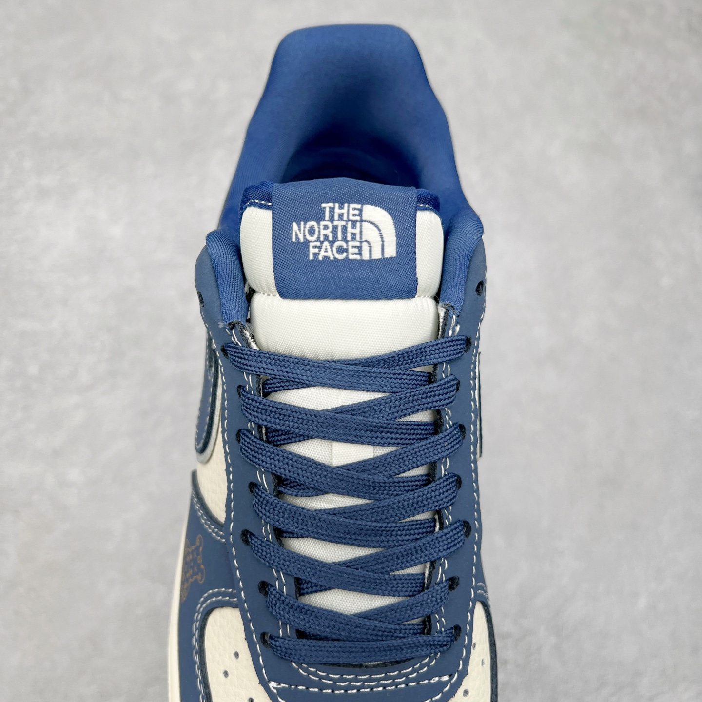 图片[5]-NK Air Force 1´07 Low 空军一号低帮百搭休闲运动板鞋 KK1988-054 柔软、弹性十足的缓震性能和出色的中底设计 横跨复古与现代的外型结合 造就出风靡全球 三十多年的Force 1 直到今天还深受青睐 尺码：36 36.5 37.5 38 38.5 39 40 40.5 41 42 42.5 43 44 44.5 45-选品中心