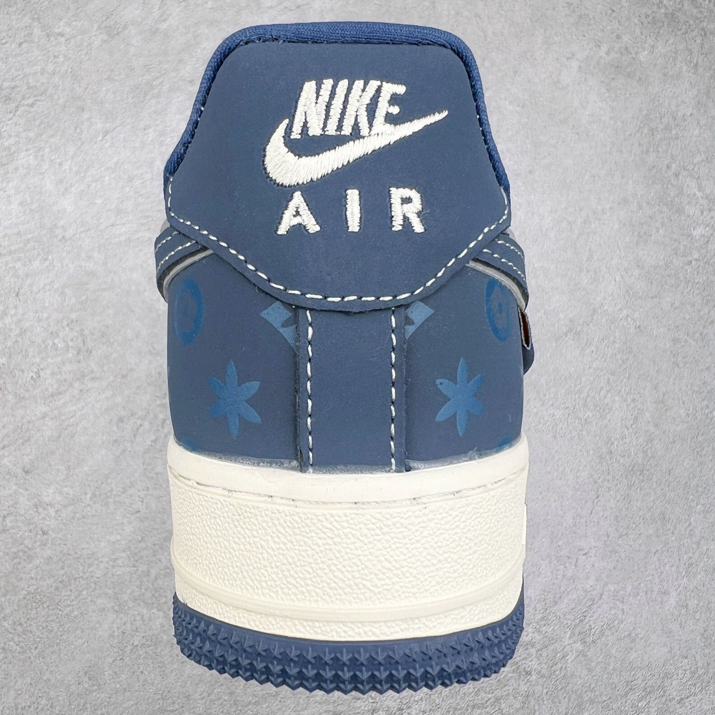 图片[8]-NK Air Force 1´07 Low 空军一号低帮百搭休闲运动板鞋 KK1988-054 柔软、弹性十足的缓震性能和出色的中底设计 横跨复古与现代的外型结合 造就出风靡全球 三十多年的Force 1 直到今天还深受青睐 尺码：36 36.5 37.5 38 38.5 39 40 40.5 41 42 42.5 43 44 44.5 45-选品中心