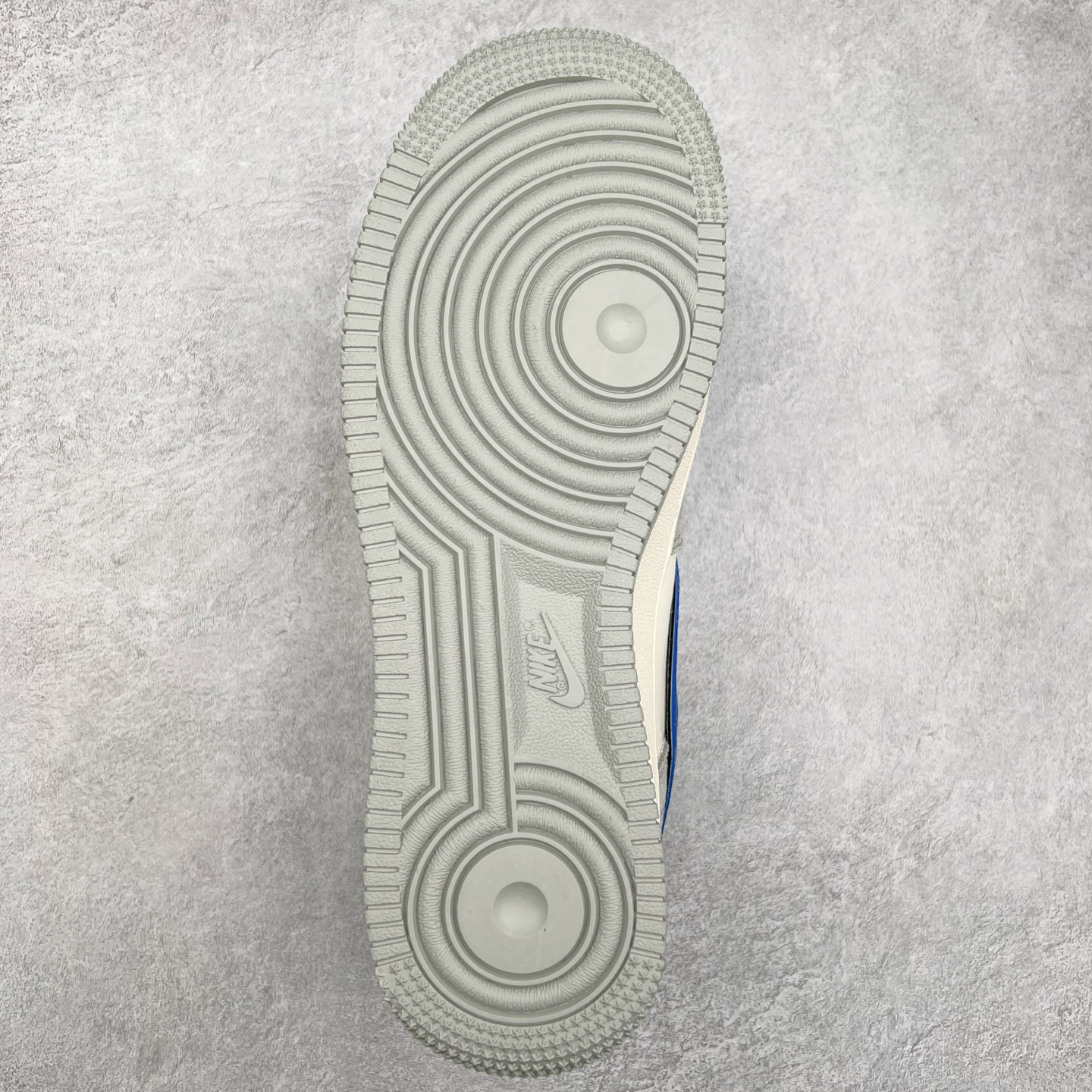 图片[9]-NK Air Force 1´07 Low 空军一号低帮百搭休闲运动板鞋 XZ6188-745 柔软、弹性十足的缓震性能和出色的中底设计 横跨复古与现代的外型结合 造就出风靡全球 三十多年的Force 1 直到今天还深受青睐 尺码：36 36.5 37.5 38 38.5 39 40 40.5 41 42 42.5 43 44 44.5 45-选品中心