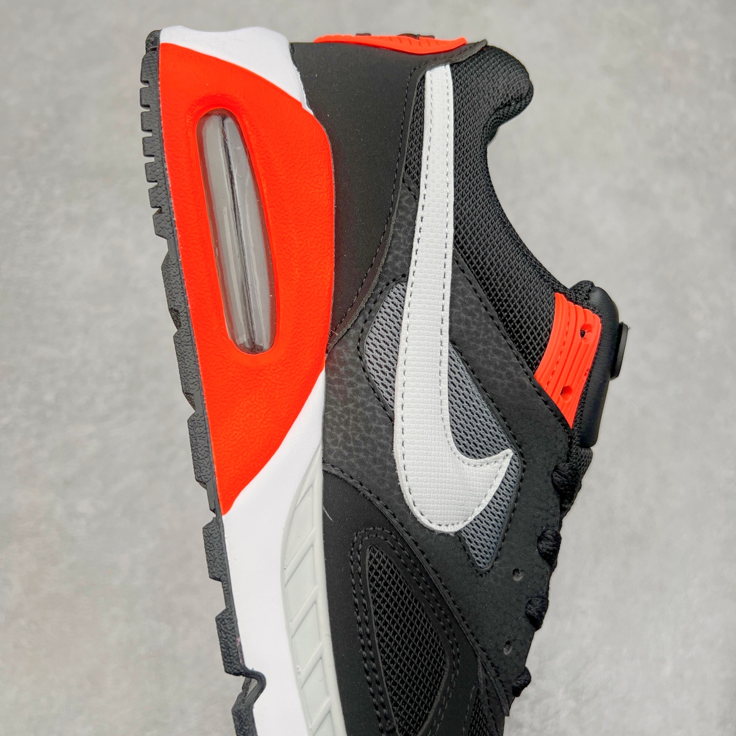 图片[6]-＃MX版 NK Air MAX 90 气垫复古减震跑步鞋 580518-016 经典重温 独家陆续补货 外单专供大厂出品 品质稳定 一百余色 终端操作 Air Max 90于1990年推出 来自Air Max系列 在Air Max 1的基础上改进而得 增加了气垫面积 外型上也更为流线 最特別的就是加入了菱纹塑胶嵌板 为Air Max 90增添了许多潮流气息 皮革鞋面 造就出色耐穿性和支撑力 Max Air缓震配置搭配泡棉中底 令Air Max 90轻盈而舒适 华夫格橡胶外底 铸就Air Max 90非凡的抓地力 而Air Max 90不仅是一双跑鞋 它成功跨越了时间的演进 成为了球鞋文化与潮流圈中最熟为人知的鞋款之一 尺码：36 36.5 37.5 38 38.5 39 40 40.5 41 42 42.5 43 44 44.5 45-选品中心