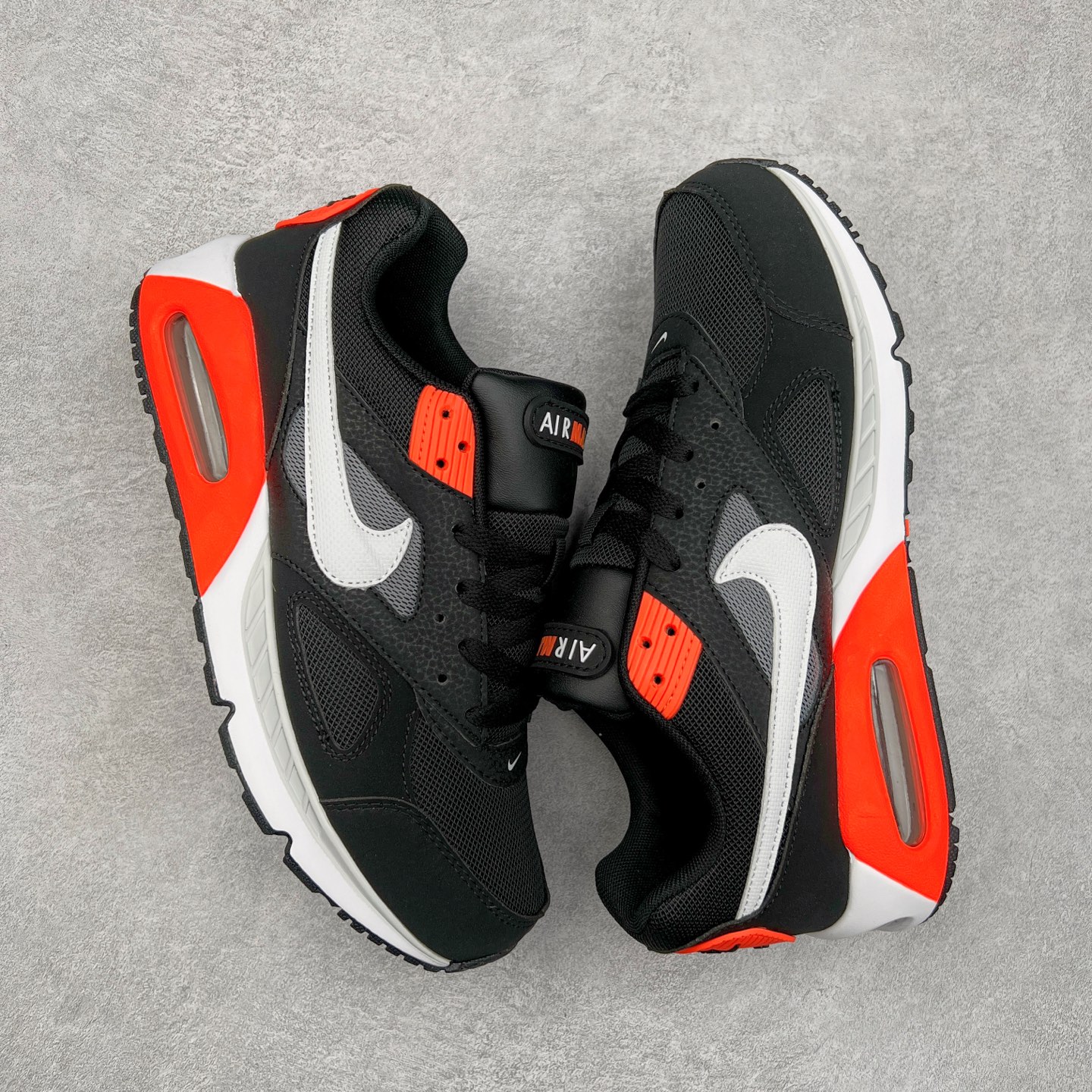 图片[3]-＃MX版 NK Air MAX 90 气垫复古减震跑步鞋 580518-016 经典重温 独家陆续补货 外单专供大厂出品 品质稳定 一百余色 终端操作 Air Max 90于1990年推出 来自Air Max系列 在Air Max 1的基础上改进而得 增加了气垫面积 外型上也更为流线 最特別的就是加入了菱纹塑胶嵌板 为Air Max 90增添了许多潮流气息 皮革鞋面 造就出色耐穿性和支撑力 Max Air缓震配置搭配泡棉中底 令Air Max 90轻盈而舒适 华夫格橡胶外底 铸就Air Max 90非凡的抓地力 而Air Max 90不仅是一双跑鞋 它成功跨越了时间的演进 成为了球鞋文化与潮流圈中最熟为人知的鞋款之一 尺码：36 36.5 37.5 38 38.5 39 40 40.5 41 42 42.5 43 44 44.5 45-选品中心