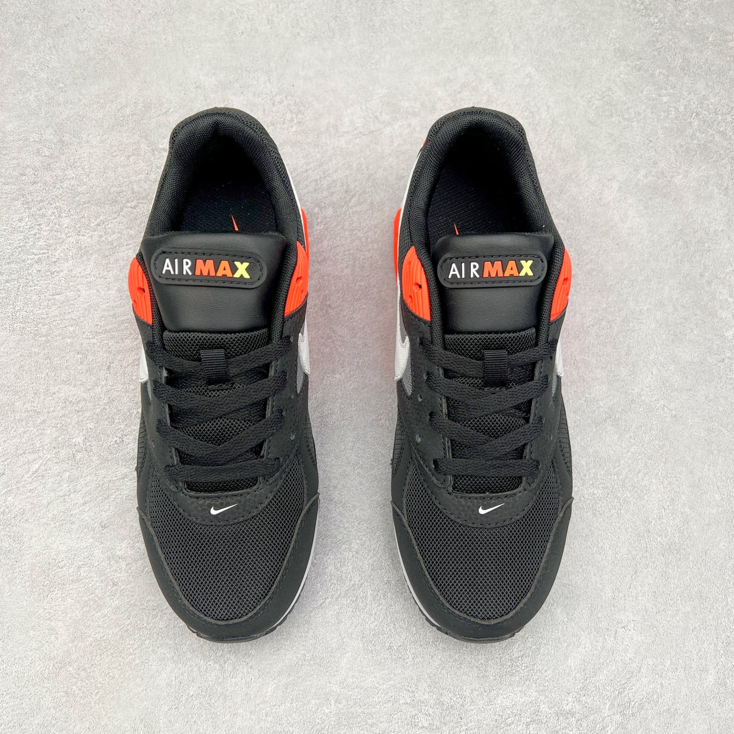 图片[2]-＃MX版 NK Air MAX 90 气垫复古减震跑步鞋 580518-016 经典重温 独家陆续补货 外单专供大厂出品 品质稳定 一百余色 终端操作 Air Max 90于1990年推出 来自Air Max系列 在Air Max 1的基础上改进而得 增加了气垫面积 外型上也更为流线 最特別的就是加入了菱纹塑胶嵌板 为Air Max 90增添了许多潮流气息 皮革鞋面 造就出色耐穿性和支撑力 Max Air缓震配置搭配泡棉中底 令Air Max 90轻盈而舒适 华夫格橡胶外底 铸就Air Max 90非凡的抓地力 而Air Max 90不仅是一双跑鞋 它成功跨越了时间的演进 成为了球鞋文化与潮流圈中最熟为人知的鞋款之一 尺码：36 36.5 37.5 38 38.5 39 40 40.5 41 42 42.5 43 44 44.5 45-选品中心