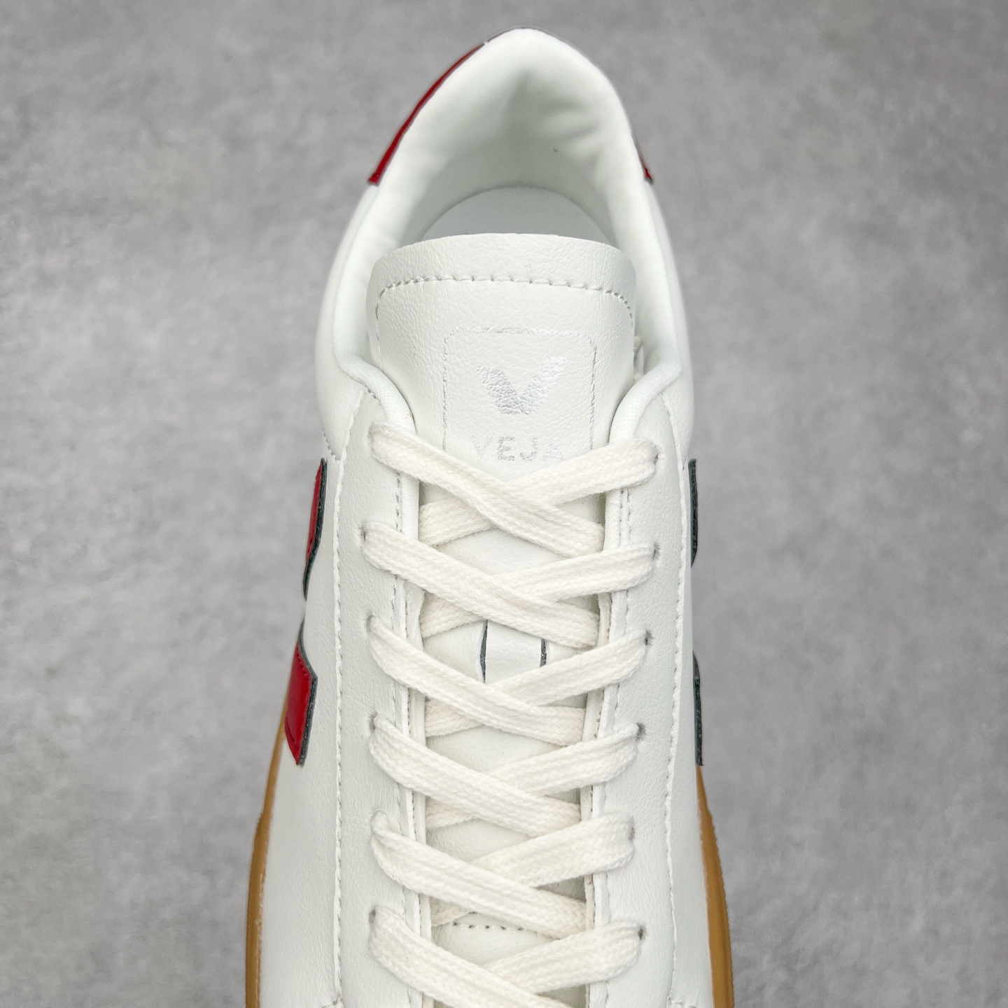 图片[5]-＃福利特价 Veja Leather Extra Sneakers 法国国民V字经典小白板鞋 #Ins爆款 街拍频繁上镜 春季入夏简约百搭款 全头层进口牛皮 舒适面革内里 广东厂 高端主打色系全网热销中 所售渠道大致由代购渠道 尺码：35 36 37 38 39 40 41 42 43 44 45-选品中心