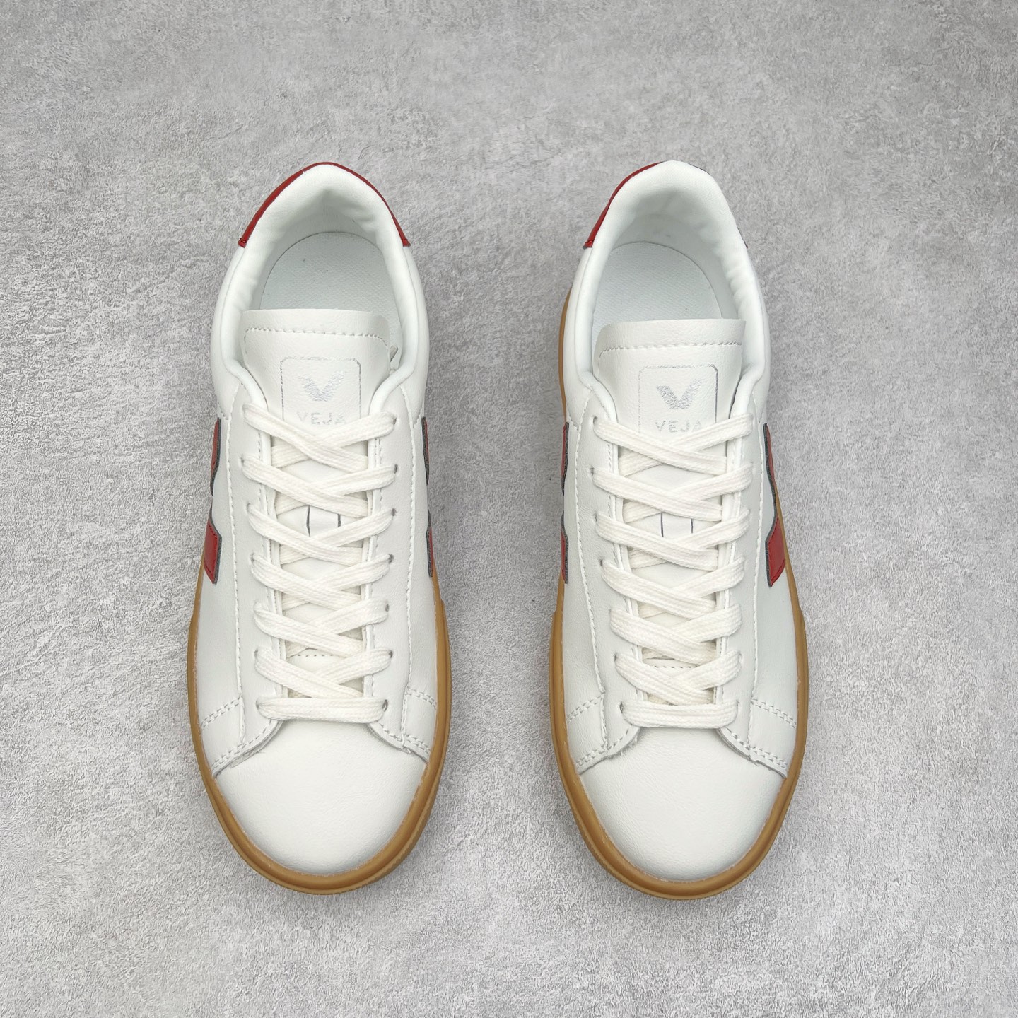 图片[2]-＃福利特价 Veja Leather Extra Sneakers 法国国民V字经典小白板鞋 #Ins爆款 街拍频繁上镜 春季入夏简约百搭款 全头层进口牛皮 舒适面革内里 广东厂 高端主打色系全网热销中 所售渠道大致由代购渠道 尺码：35 36 37 38 39 40 41 42 43 44 45-选品中心