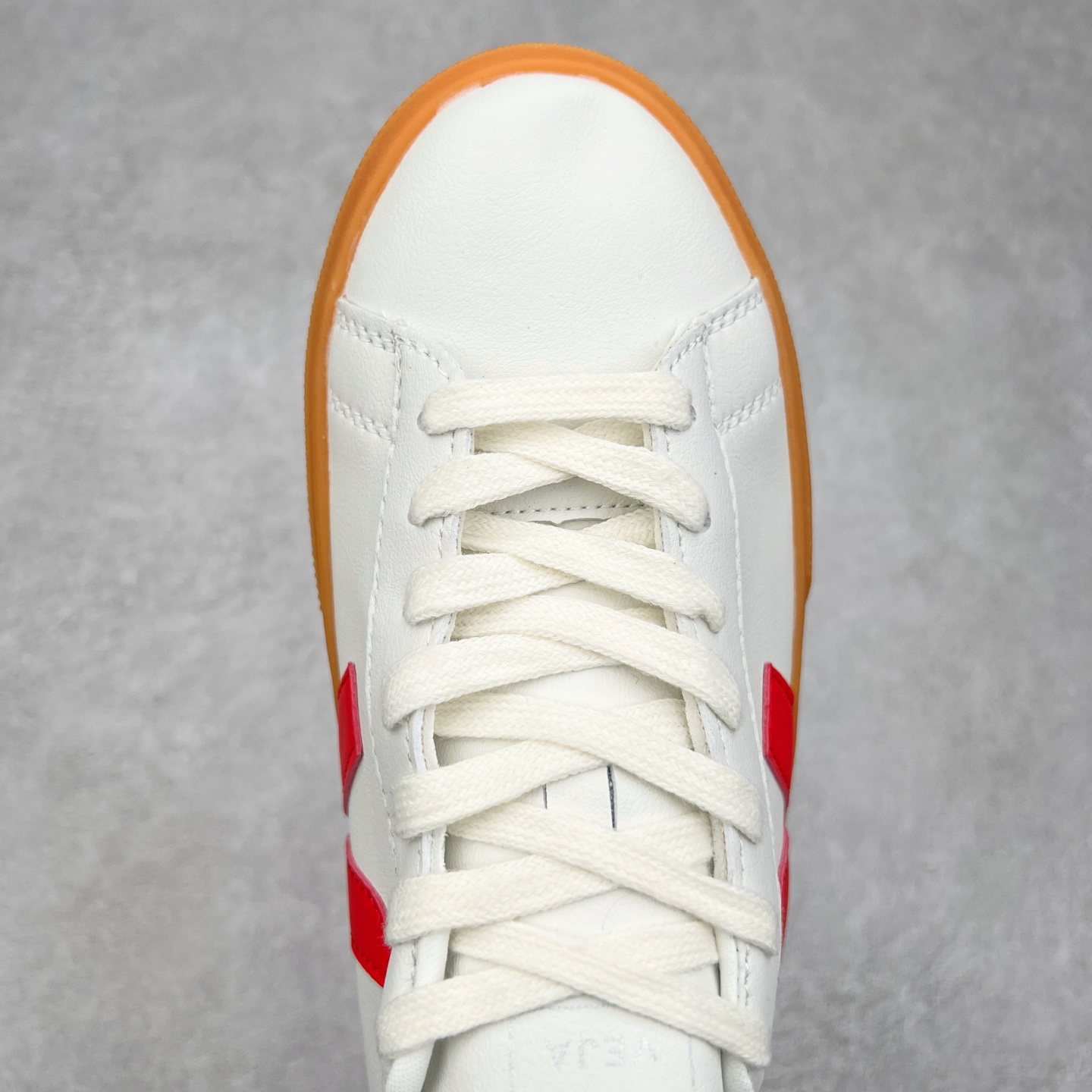 图片[4]-＃福利特价 Veja Leather Extra Sneakers 法国国民V字经典小白板鞋 #Ins爆款 街拍频繁上镜 春季入夏简约百搭款 全头层进口牛皮 舒适面革内里 广东厂 高端主打色系全网热销中 所售渠道大致由代购渠道 尺码：35 36 37 38 39 40 41 42 43 44 45-选品中心