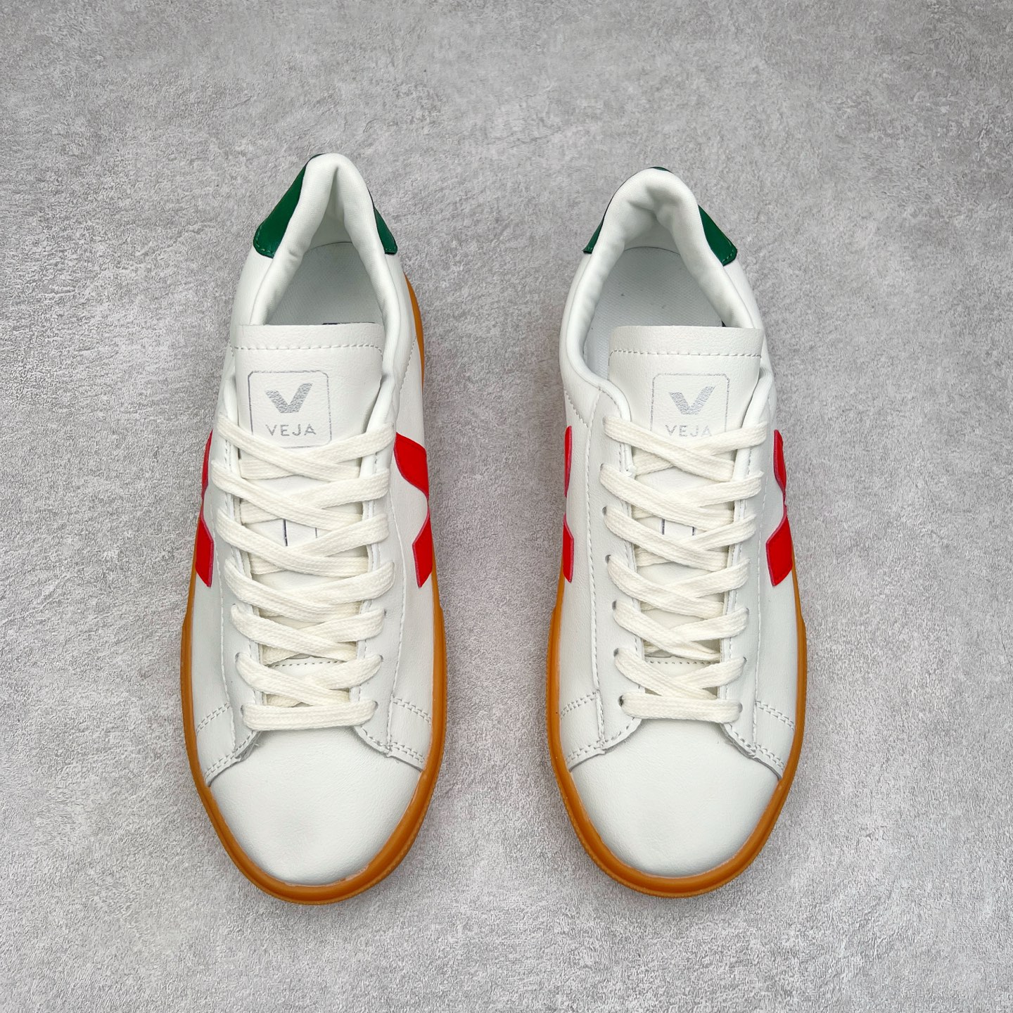 图片[2]-＃福利特价 Veja Leather Extra Sneakers 法国国民V字经典小白板鞋 #Ins爆款 街拍频繁上镜 春季入夏简约百搭款 全头层进口牛皮 舒适面革内里 广东厂 高端主打色系全网热销中 所售渠道大致由代购渠道 尺码：35 36 37 38 39 40 41 42 43 44 45-选品中心