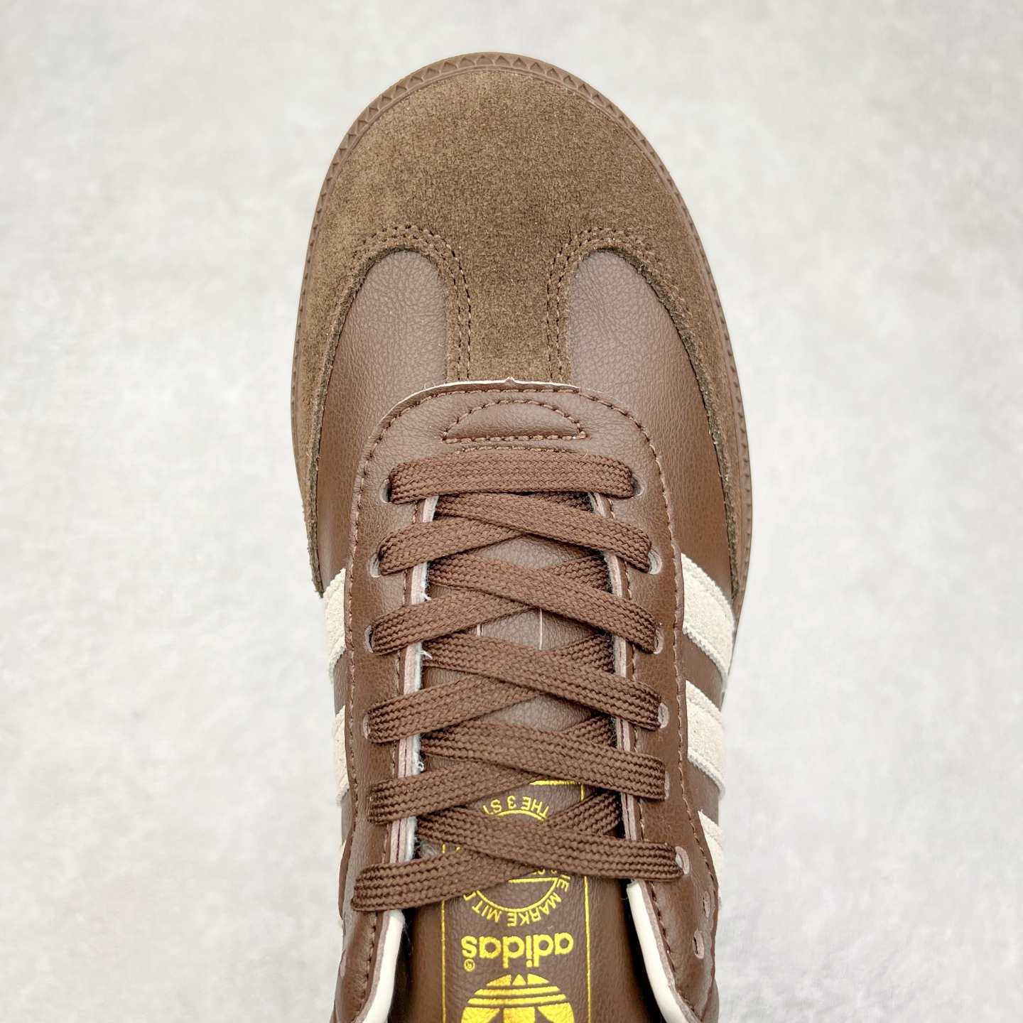 图片[4]-AD Original Samba OG 复古经典轻便板鞋 JI2734 这款桑巴鞋展示了高质量的工艺 带有装饰的超锁缝制和无缝的手感 柔软、柔软的皮革造型和标志性的3条纹完成了精致的外观 正规合身鞋带 鞋面上有绒面鞋垫 橡胶鞋底 享受正畸套筒软感 自50年代首次亮相以来就一直在赢得粉丝的青睐 尺码：36 36.5 37.5 38 38.5 39 40 40.5 41 42 42.5 43 44 44.5 45-选品中心