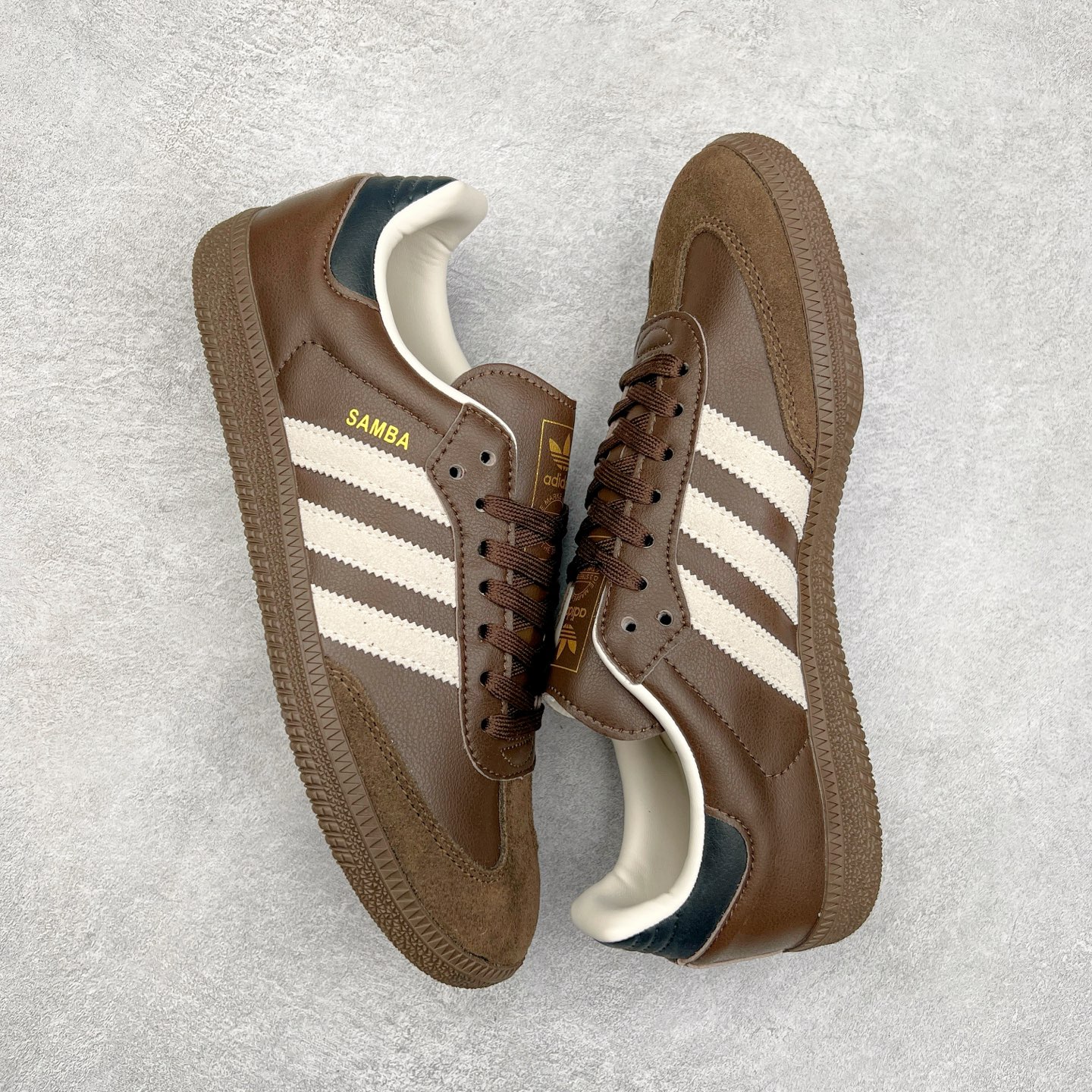 图片[3]-AD Original Samba OG 复古经典轻便板鞋 JI2734 这款桑巴鞋展示了高质量的工艺 带有装饰的超锁缝制和无缝的手感 柔软、柔软的皮革造型和标志性的3条纹完成了精致的外观 正规合身鞋带 鞋面上有绒面鞋垫 橡胶鞋底 享受正畸套筒软感 自50年代首次亮相以来就一直在赢得粉丝的青睐 尺码：36 36.5 37.5 38 38.5 39 40 40.5 41 42 42.5 43 44 44.5 45-选品中心