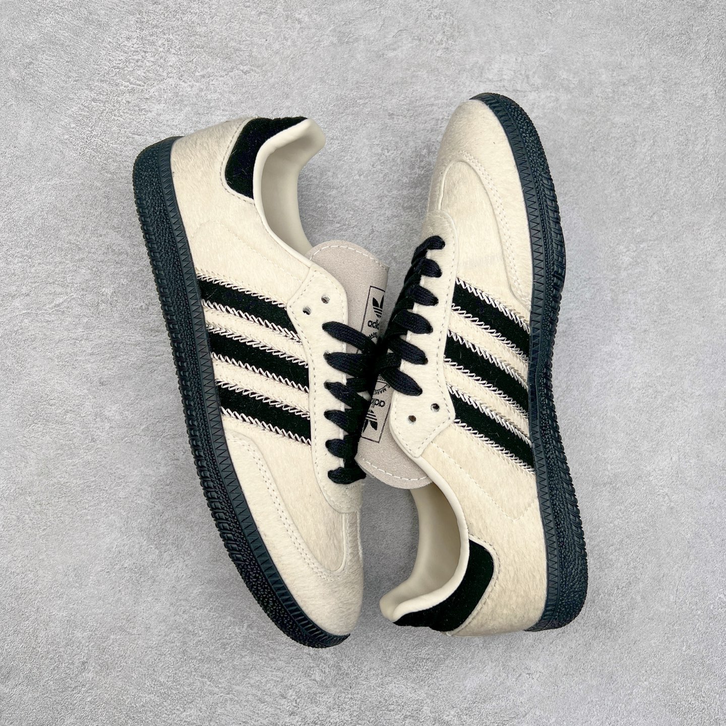 图片[3]-AD Original Samba OG 复古经典轻便板鞋 JI2734 这款桑巴鞋展示了高质量的工艺 带有装饰的超锁缝制和无缝的手感 柔软、柔软的皮革造型和标志性的3条纹完成了精致的外观 正规合身鞋带 鞋面上有绒面鞋垫 橡胶鞋底 享受正畸套筒软感 自50年代首次亮相以来就一直在赢得粉丝的青睐 尺码：36 36.5 37.5 38 38.5 39 40 40.5 41 42 42.5 43 44 44.5 45-选品中心