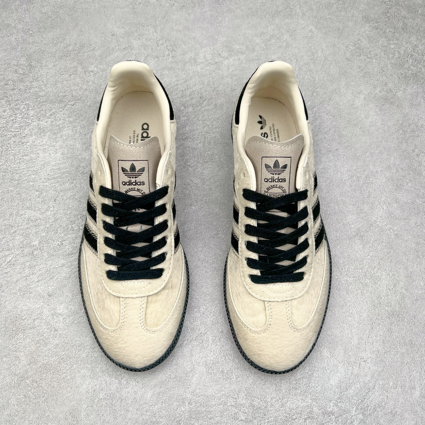 图片[2]-AD Original Samba OG 复古经典轻便板鞋 JI2734 这款桑巴鞋展示了高质量的工艺 带有装饰的超锁缝制和无缝的手感 柔软、柔软的皮革造型和标志性的3条纹完成了精致的外观 正规合身鞋带 鞋面上有绒面鞋垫 橡胶鞋底 享受正畸套筒软感 自50年代首次亮相以来就一直在赢得粉丝的青睐 尺码：36 36.5 37.5 38 38.5 39 40 40.5 41 42 42.5 43 44 44.5 45-选品中心