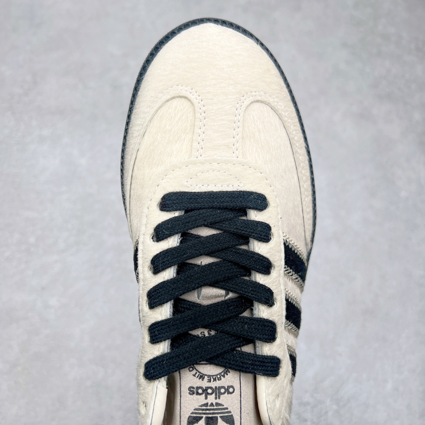 图片[4]-AD Original Samba OG 复古经典轻便板鞋 JI2734 这款桑巴鞋展示了高质量的工艺 带有装饰的超锁缝制和无缝的手感 柔软、柔软的皮革造型和标志性的3条纹完成了精致的外观 正规合身鞋带 鞋面上有绒面鞋垫 橡胶鞋底 享受正畸套筒软感 自50年代首次亮相以来就一直在赢得粉丝的青睐 尺码：36 36.5 37.5 38 38.5 39 40 40.5 41 42 42.5 43 44 44.5 45-选品中心