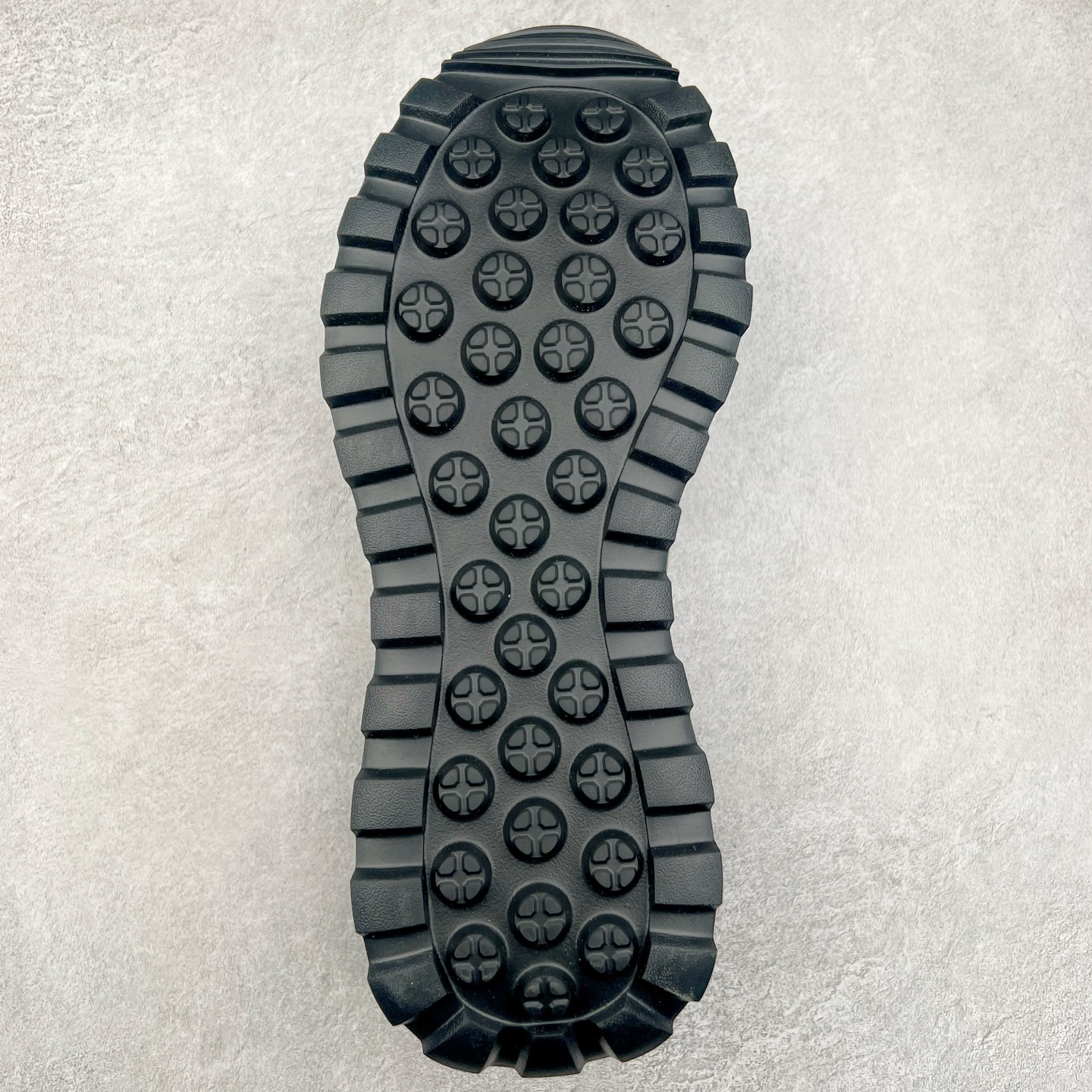 图片[9]-Louis Vuitton LV路易威登休闲文化运动板鞋系列 广东大厂品质 舒适轻泡大底和百搭性霸屏整个时尚娱乐圈，细节调整完美主义！鞋面采用进口头层小牛皮搭配头层磨砂牛皮材质 独家开模轻泡大底， 侧边采用3D打印标志性Logo 尽显贵族时尚气息，台湾进口小牛皮挂皮内里，配带正品全套包装。尺码：39 40 41 42 43 44（皮鞋码）-选品中心