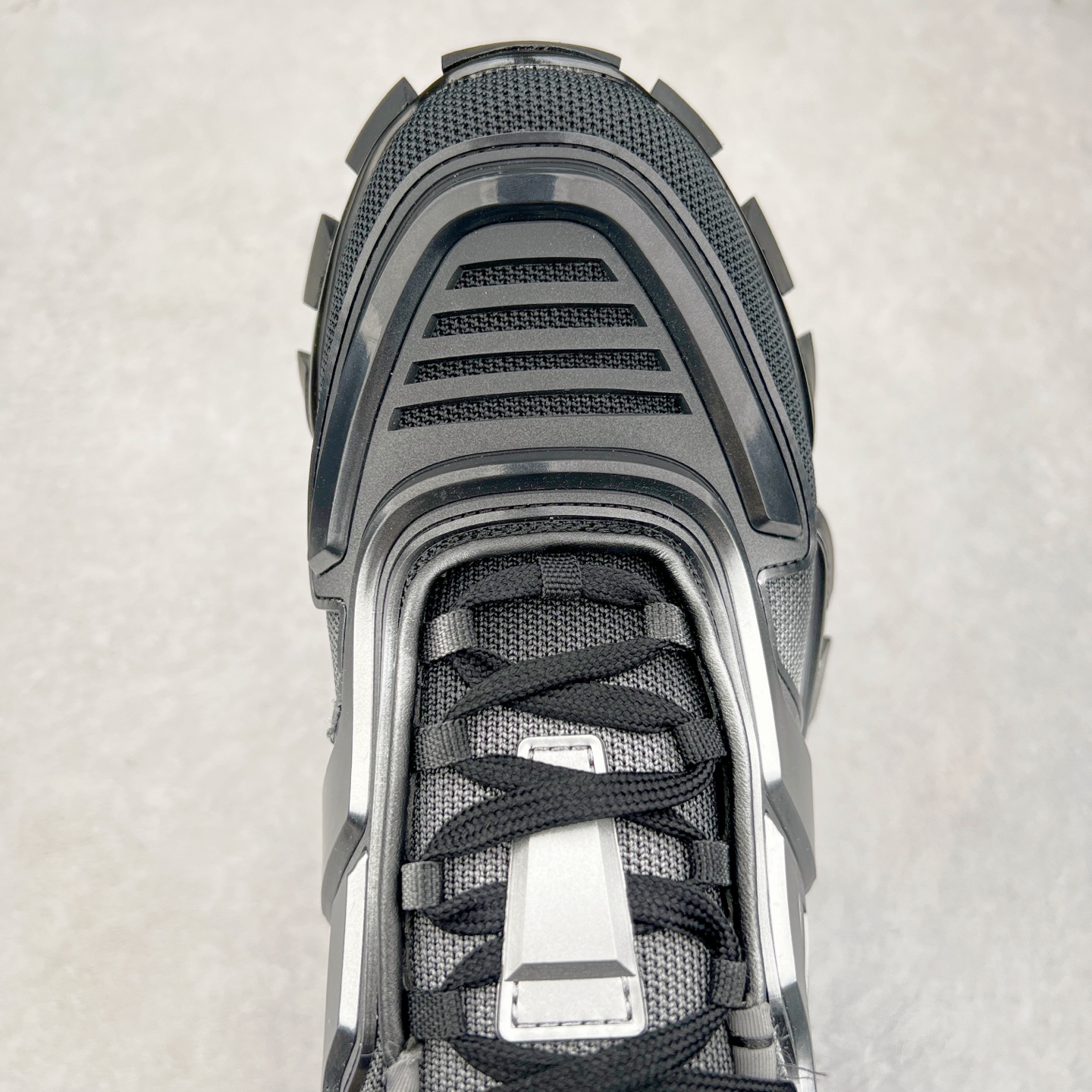 图片[4]-PRADA Cloudbust Thunder 普拉达厚底低帮休闲鞋 该鞋款选用织物和橡胶打造 诠释繁复精致的鞋型 锯齿状橡胶胎面花纹精雕细琢 橡胶饰片赋予鞋面立体效果 尺码：36 37 38 39 40 41 42 43 44 45 46 比运动鞋偏大一码-选品中心