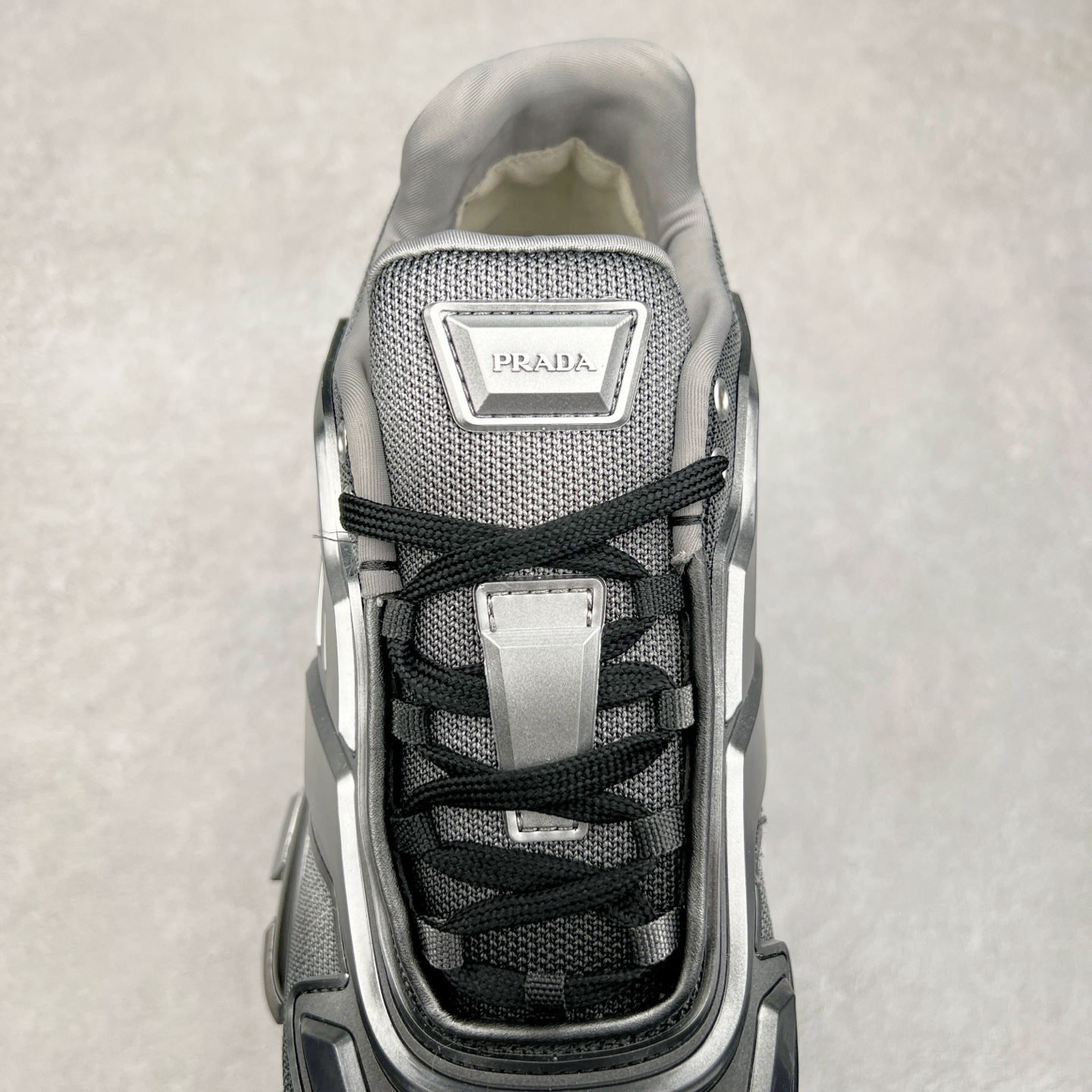 图片[5]-PRADA Cloudbust Thunder 普拉达厚底低帮休闲鞋 该鞋款选用织物和橡胶打造 诠释繁复精致的鞋型 锯齿状橡胶胎面花纹精雕细琢 橡胶饰片赋予鞋面立体效果 尺码：36 37 38 39 40 41 42 43 44 45 46 比运动鞋偏大一码-选品中心