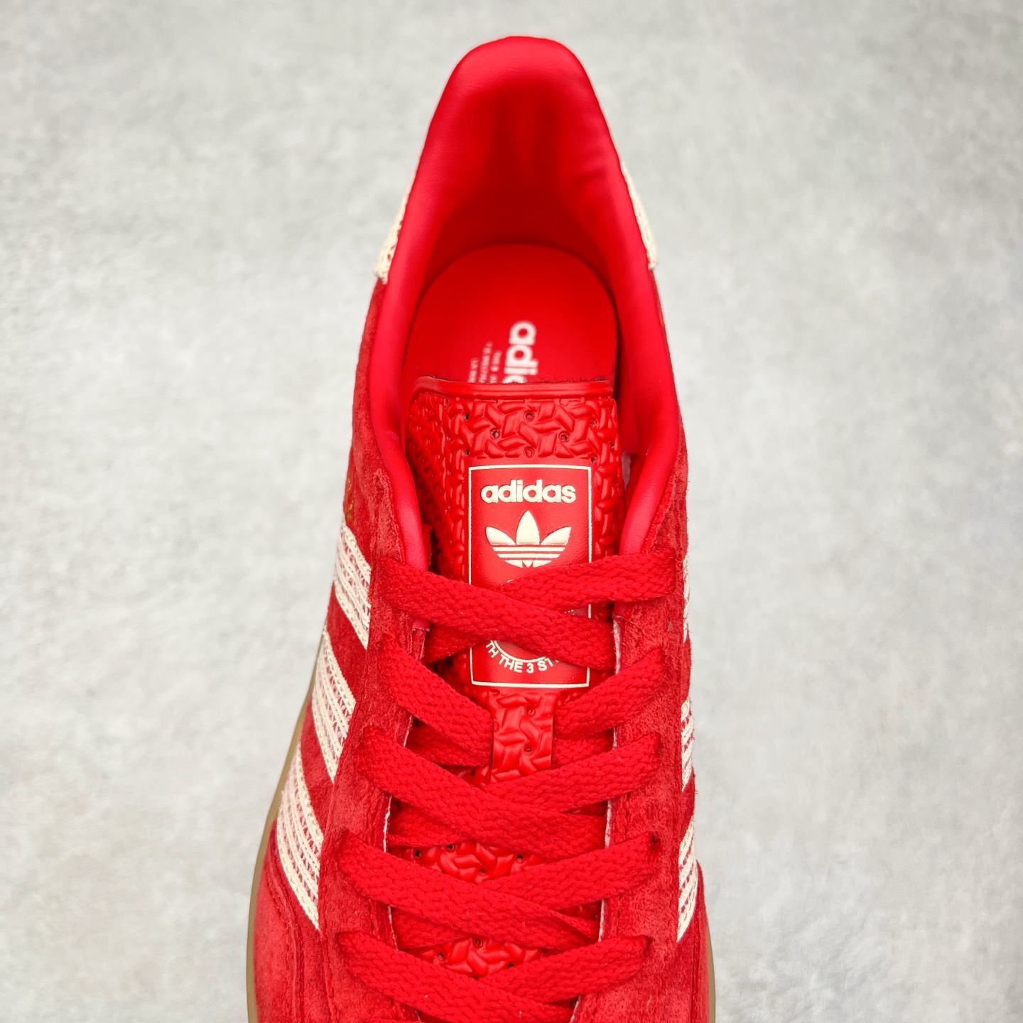 图片[5]-AD Gazelle Indoor Trainers 羚羊内训系列低帮复古百搭休闲运动德训风板鞋 JI2756 90年代经典的复刻版！自60年代以足球训练鞋面世以来,Gazelle就以其经典设计席卷全球。1991年版本的复刻,再造经典Gazelle。采用皮革打造,搭配浊色细节,让这款经典更加简约。尺码：36 36⅔ 37⅓ 38 38⅔ 39⅓ 40 40⅔ 41⅓ 42 42⅔ 43⅓ 44 45-选品中心