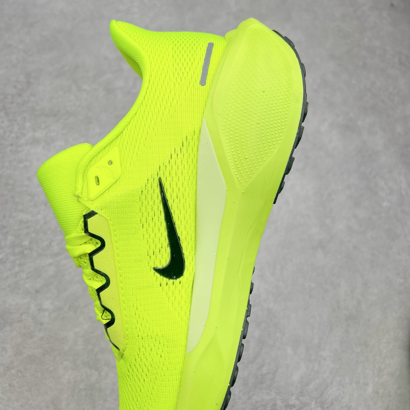 图片[7]-＃特价福利 NK Zoom Pegasus 飞马41代马拉松系列网面透气缓震疾速跑鞋 拥有 Zoom Air 一如既往的稳定感和流畅感 鞋面采用工程网眼设计 为特定高热区域营造出色透气性 进一步增加鞋面的穿孔数量 让足部能够快速散热 中足搭配 Flywire 飞线 在高速运动时营造舒适稳定的贴合感 内置Zoon气垫加持 动力十足 尺码：36 36.5 37.5 38 38.5 39 40 40.5 41 42 42.5 43 44 44.5 45-选品中心