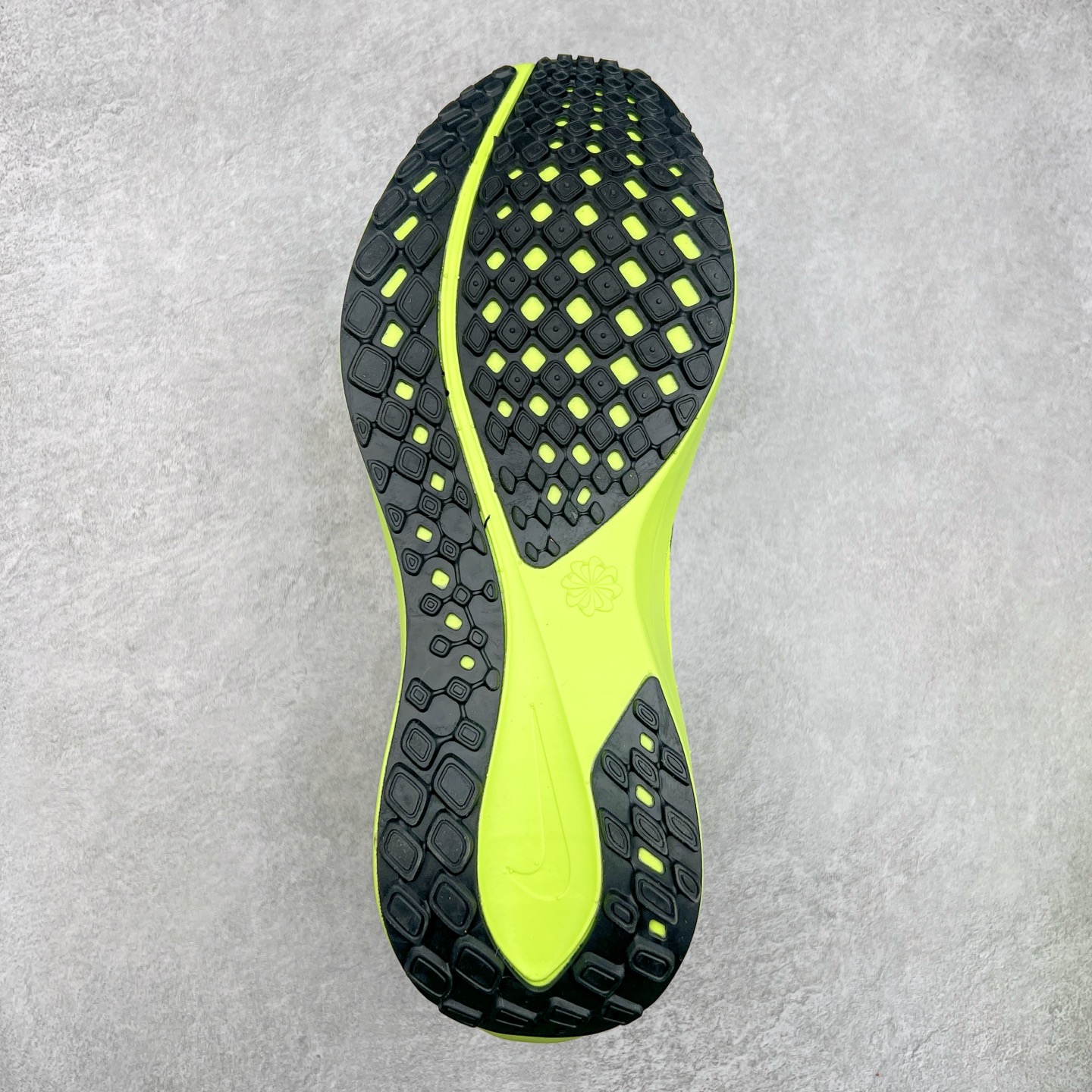 图片[9]-＃特价福利 NK Zoom Pegasus 飞马41代马拉松系列网面透气缓震疾速跑鞋 拥有 Zoom Air 一如既往的稳定感和流畅感 鞋面采用工程网眼设计 为特定高热区域营造出色透气性 进一步增加鞋面的穿孔数量 让足部能够快速散热 中足搭配 Flywire 飞线 在高速运动时营造舒适稳定的贴合感 内置Zoon气垫加持 动力十足 尺码：36 36.5 37.5 38 38.5 39 40 40.5 41 42 42.5 43 44 44.5 45-选品中心