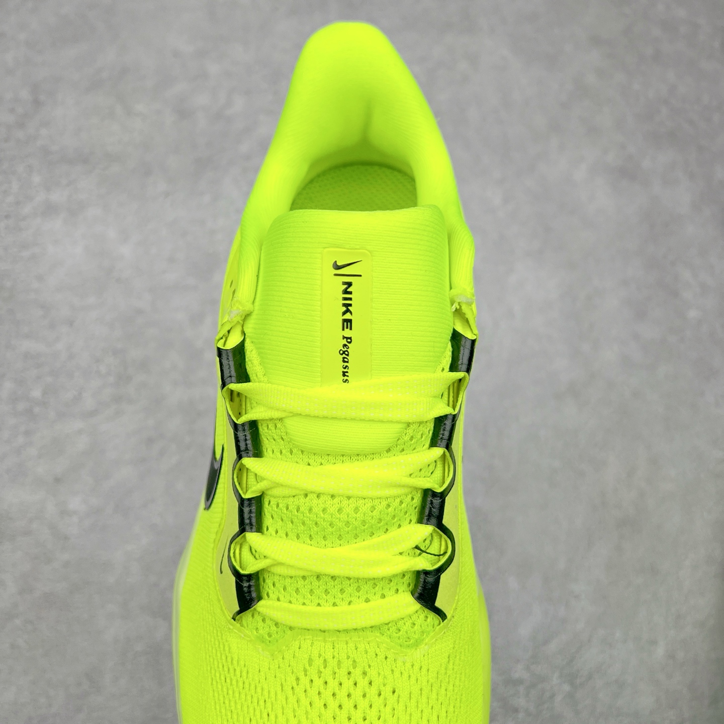 图片[5]-＃特价福利 NK Zoom Pegasus 飞马41代马拉松系列网面透气缓震疾速跑鞋 拥有 Zoom Air 一如既往的稳定感和流畅感 鞋面采用工程网眼设计 为特定高热区域营造出色透气性 进一步增加鞋面的穿孔数量 让足部能够快速散热 中足搭配 Flywire 飞线 在高速运动时营造舒适稳定的贴合感 内置Zoon气垫加持 动力十足 尺码：36 36.5 37.5 38 38.5 39 40 40.5 41 42 42.5 43 44 44.5 45-选品中心