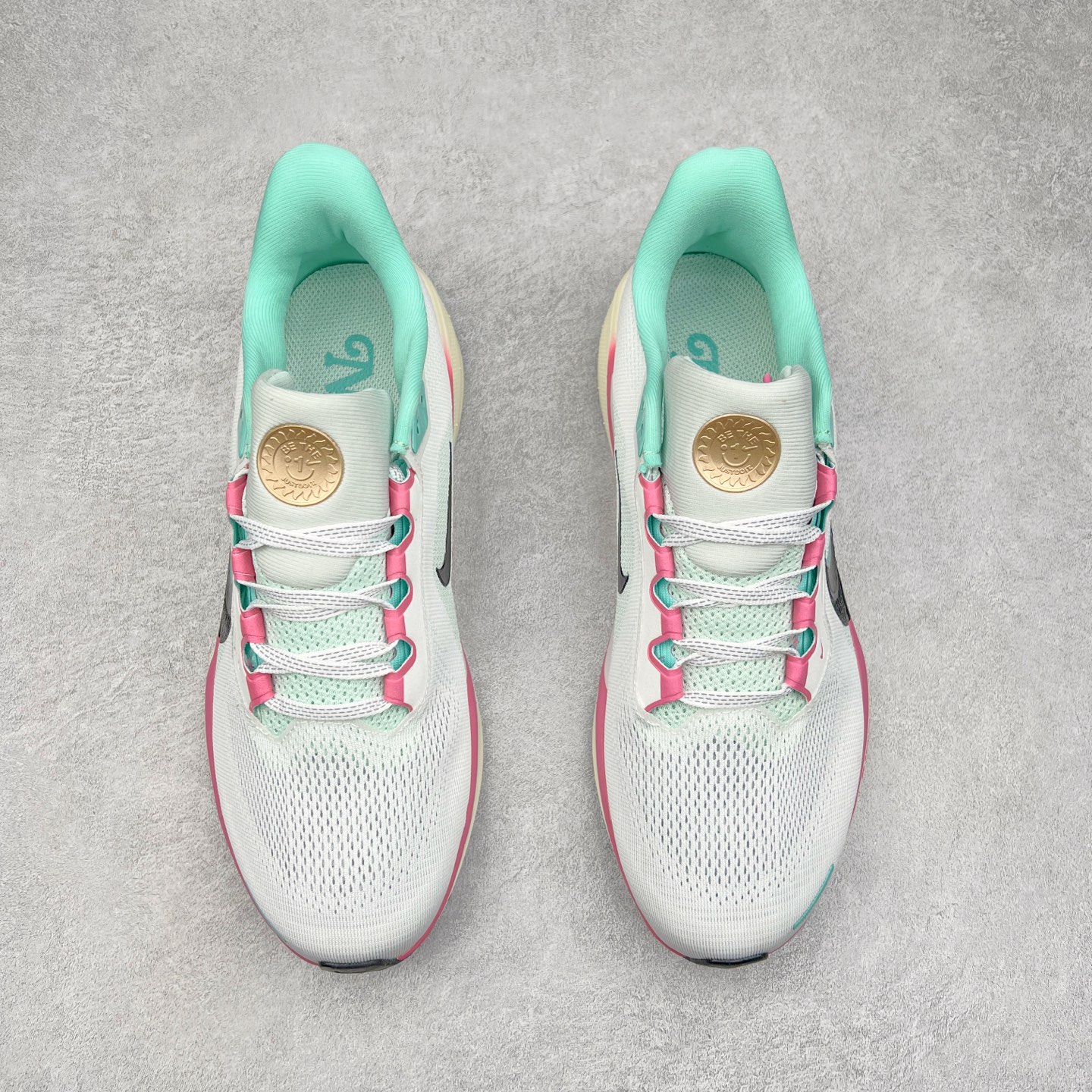 图片[2]-＃特价福利 NK Zoom Pegasus 飞马41代马拉松系列网面透气缓震疾速跑鞋 拥有 Zoom Air 一如既往的稳定感和流畅感 鞋面采用工程网眼设计 为特定高热区域营造出色透气性 进一步增加鞋面的穿孔数量 让足部能够快速散热 中足搭配 Flywire 飞线 在高速运动时营造舒适稳定的贴合感 内置Zoon气垫加持 动力十足 尺码：36 36.5 37.5 38 38.5 39 40 40.5 41 42 42.5 43 44 44.5 45-选品中心