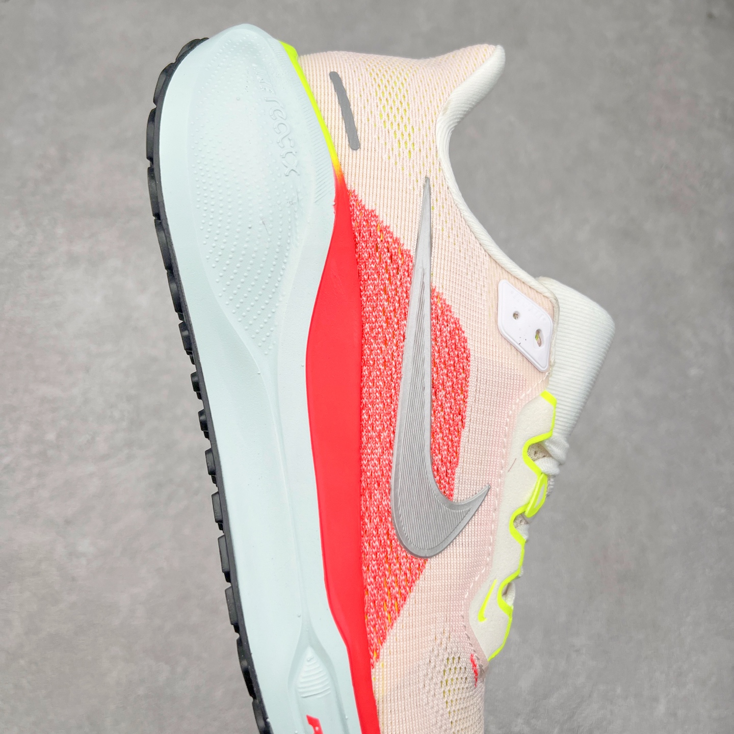 图片[6]-＃特价福利 NK Zoom Pegasus 飞马41代马拉松系列网面透气缓震疾速跑鞋 拥有 Zoom Air 一如既往的稳定感和流畅感 鞋面采用工程网眼设计 为特定高热区域营造出色透气性 进一步增加鞋面的穿孔数量 让足部能够快速散热 中足搭配 Flywire 飞线 在高速运动时营造舒适稳定的贴合感 内置Zoon气垫加持 动力十足 尺码：36 36.5 37.5 38 38.5 39 40 40.5 41 42 42.5 43 44 44.5 45-选品中心