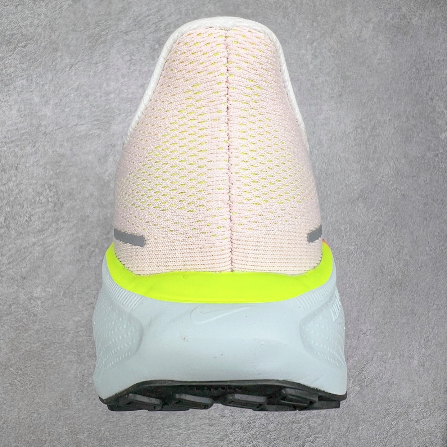 图片[8]-＃特价福利 NK Zoom Pegasus 飞马41代马拉松系列网面透气缓震疾速跑鞋 拥有 Zoom Air 一如既往的稳定感和流畅感 鞋面采用工程网眼设计 为特定高热区域营造出色透气性 进一步增加鞋面的穿孔数量 让足部能够快速散热 中足搭配 Flywire 飞线 在高速运动时营造舒适稳定的贴合感 内置Zoon气垫加持 动力十足 尺码：36 36.5 37.5 38 38.5 39 40 40.5 41 42 42.5 43 44 44.5 45-选品中心