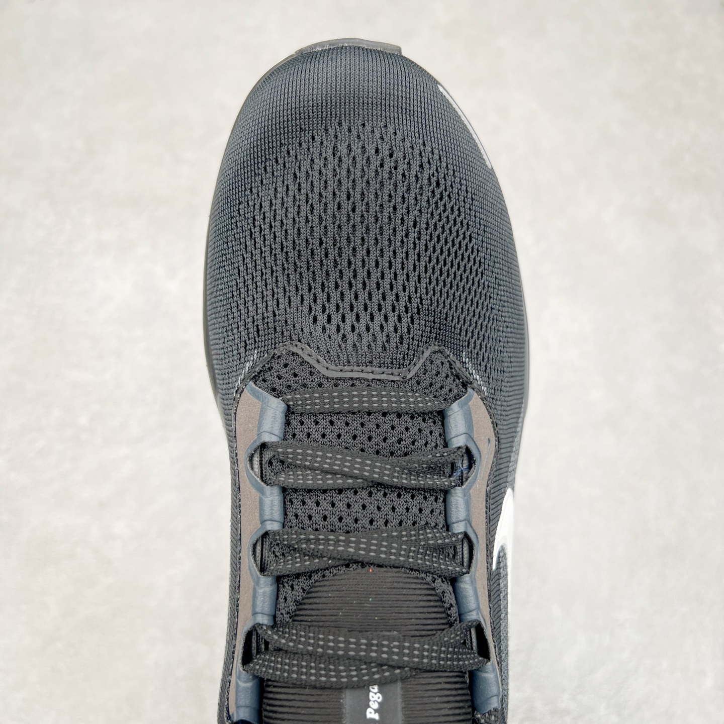 图片[4]-＃特价福利 NK Zoom Pegasus 飞马41代马拉松系列网面透气缓震疾速跑鞋 拥有 Zoom Air 一如既往的稳定感和流畅感 鞋面采用工程网眼设计 为特定高热区域营造出色透气性 进一步增加鞋面的穿孔数量 让足部能够快速散热 中足搭配 Flywire 飞线 在高速运动时营造舒适稳定的贴合感 内置Zoon气垫加持 动力十足 尺码：36 36.5 37.5 38 38.5 39 40 40.5 41 42 42.5 43 44 44.5 45-选品中心