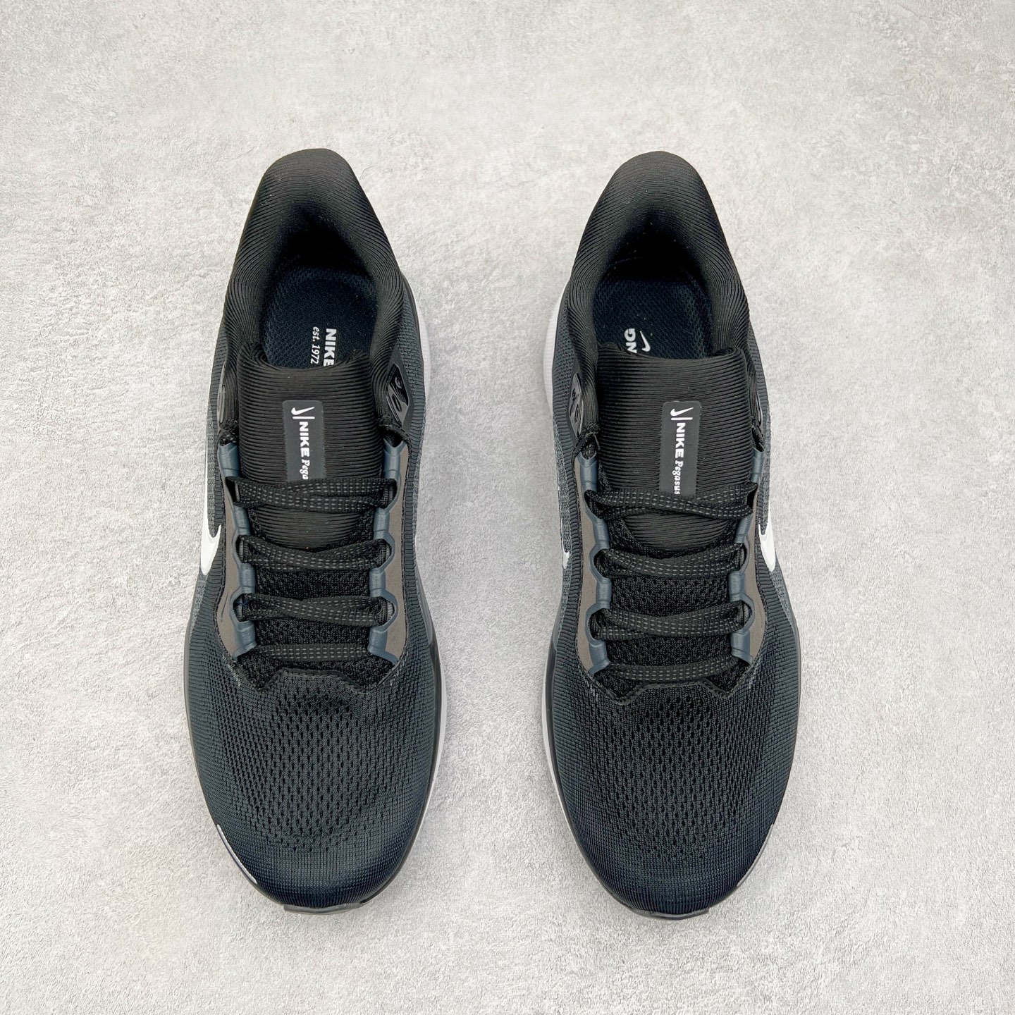 图片[2]-＃特价福利 NK Zoom Pegasus 飞马41代马拉松系列网面透气缓震疾速跑鞋 拥有 Zoom Air 一如既往的稳定感和流畅感 鞋面采用工程网眼设计 为特定高热区域营造出色透气性 进一步增加鞋面的穿孔数量 让足部能够快速散热 中足搭配 Flywire 飞线 在高速运动时营造舒适稳定的贴合感 内置Zoon气垫加持 动力十足 尺码：36 36.5 37.5 38 38.5 39 40 40.5 41 42 42.5 43 44 44.5 45-选品中心