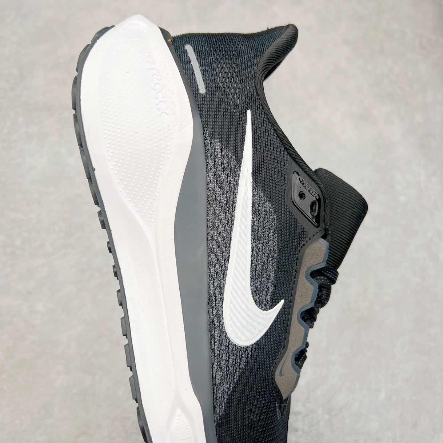 图片[6]-＃特价福利 NK Zoom Pegasus 飞马41代马拉松系列网面透气缓震疾速跑鞋 拥有 Zoom Air 一如既往的稳定感和流畅感 鞋面采用工程网眼设计 为特定高热区域营造出色透气性 进一步增加鞋面的穿孔数量 让足部能够快速散热 中足搭配 Flywire 飞线 在高速运动时营造舒适稳定的贴合感 内置Zoon气垫加持 动力十足 尺码：36 36.5 37.5 38 38.5 39 40 40.5 41 42 42.5 43 44 44.5 45-选品中心