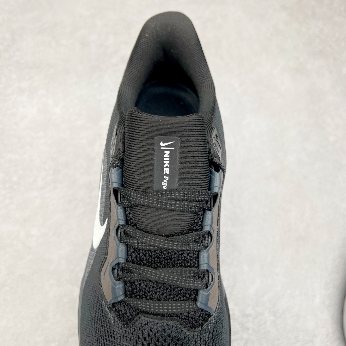 图片[5]-＃特价福利 NK Zoom Pegasus 飞马41代马拉松系列网面透气缓震疾速跑鞋 拥有 Zoom Air 一如既往的稳定感和流畅感 鞋面采用工程网眼设计 为特定高热区域营造出色透气性 进一步增加鞋面的穿孔数量 让足部能够快速散热 中足搭配 Flywire 飞线 在高速运动时营造舒适稳定的贴合感 内置Zoon气垫加持 动力十足 尺码：36 36.5 37.5 38 38.5 39 40 40.5 41 42 42.5 43 44 44.5 45-选品中心