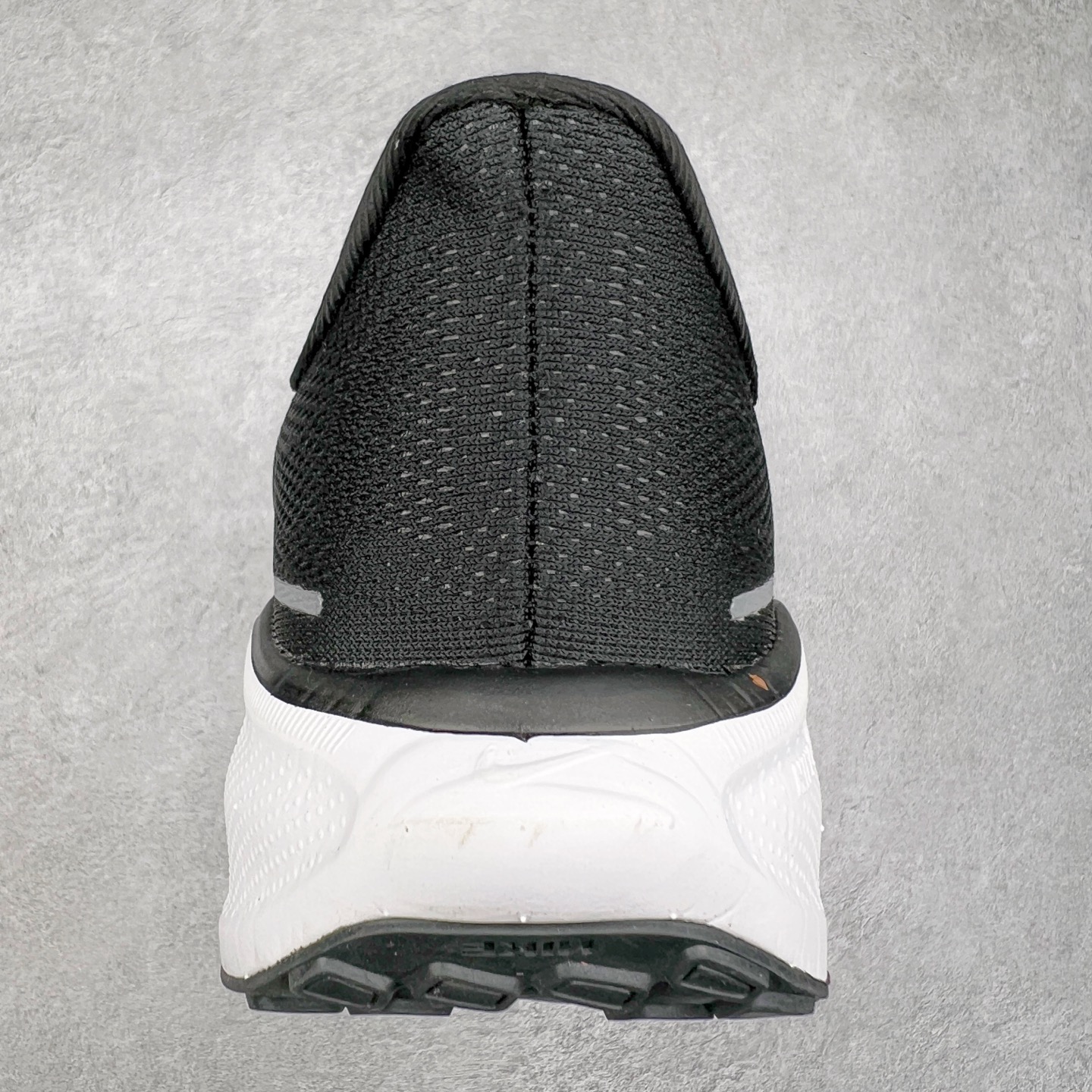 图片[8]-＃特价福利 NK Zoom Pegasus 飞马41代马拉松系列网面透气缓震疾速跑鞋 拥有 Zoom Air 一如既往的稳定感和流畅感 鞋面采用工程网眼设计 为特定高热区域营造出色透气性 进一步增加鞋面的穿孔数量 让足部能够快速散热 中足搭配 Flywire 飞线 在高速运动时营造舒适稳定的贴合感 内置Zoon气垫加持 动力十足 尺码：36 36.5 37.5 38 38.5 39 40 40.5 41 42 42.5 43 44 44.5 45-选品中心