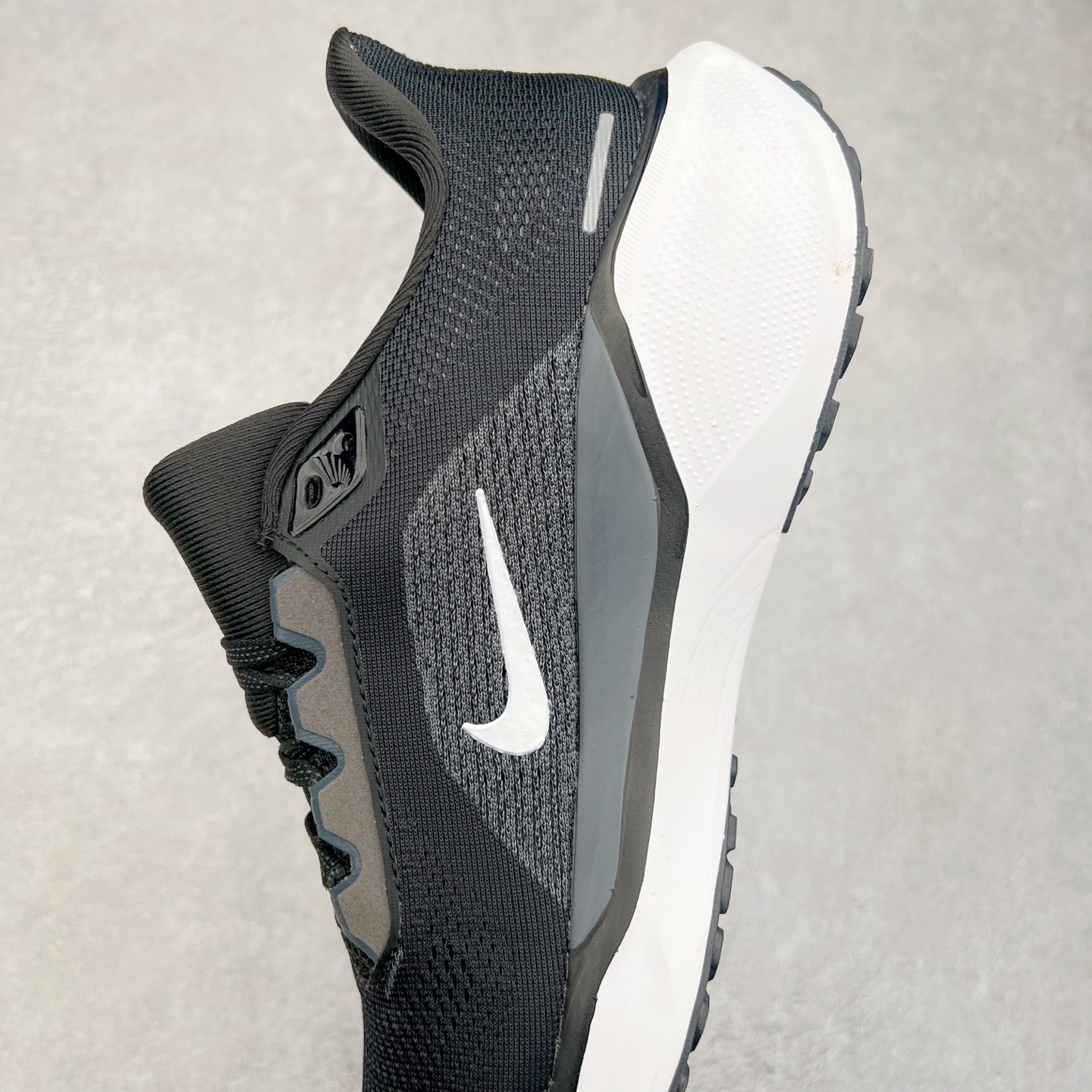 图片[7]-＃特价福利 NK Zoom Pegasus 飞马41代马拉松系列网面透气缓震疾速跑鞋 拥有 Zoom Air 一如既往的稳定感和流畅感 鞋面采用工程网眼设计 为特定高热区域营造出色透气性 进一步增加鞋面的穿孔数量 让足部能够快速散热 中足搭配 Flywire 飞线 在高速运动时营造舒适稳定的贴合感 内置Zoon气垫加持 动力十足 尺码：36 36.5 37.5 38 38.5 39 40 40.5 41 42 42.5 43 44 44.5 45-选品中心