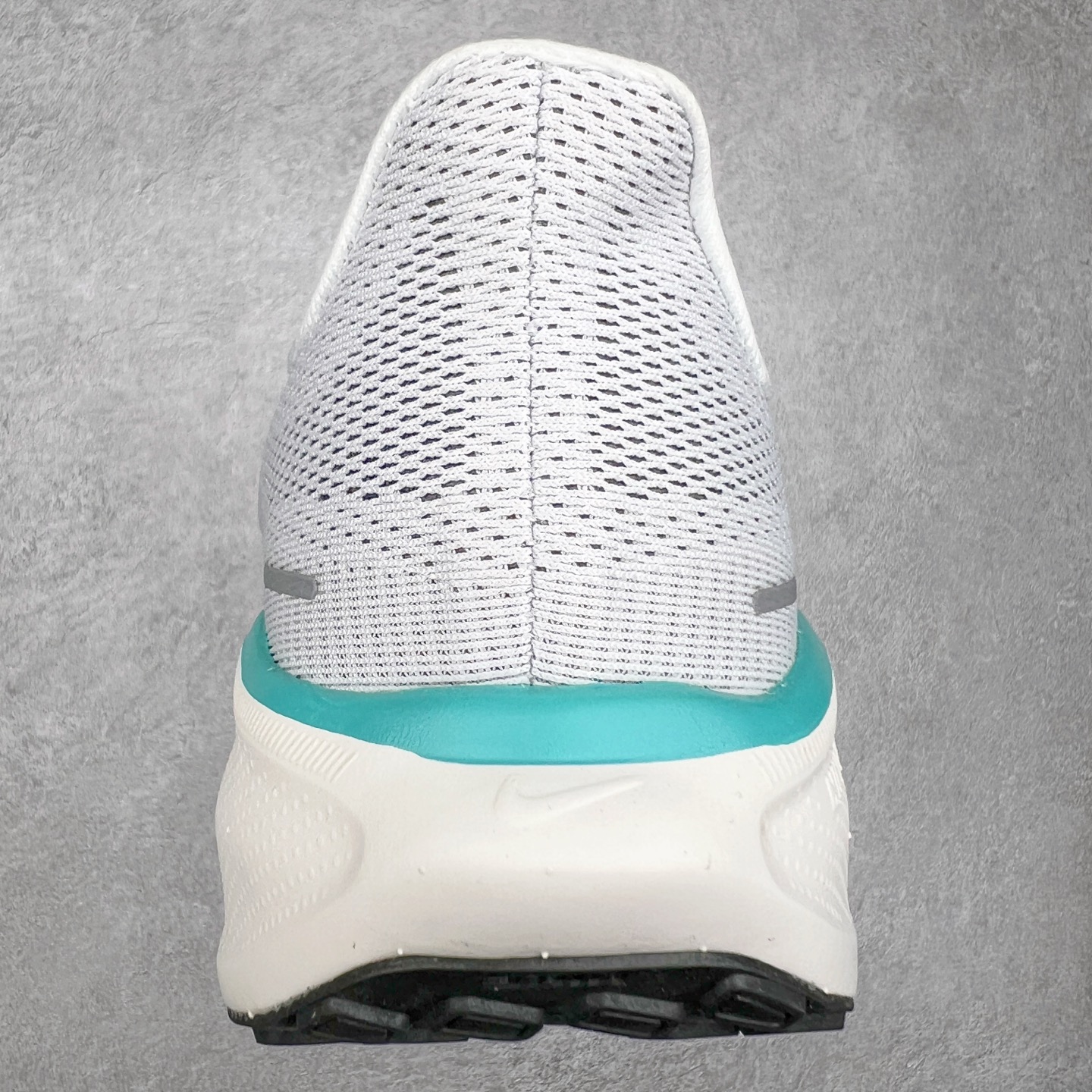 图片[8]-＃特价福利 NK Zoom Pegasus 飞马41代马拉松系列网面透气缓震疾速跑鞋 拥有 Zoom Air 一如既往的稳定感和流畅感 鞋面采用工程网眼设计 为特定高热区域营造出色透气性 进一步增加鞋面的穿孔数量 让足部能够快速散热 中足搭配 Flywire 飞线 在高速运动时营造舒适稳定的贴合感 内置Zoon气垫加持 动力十足 尺码：36 36.5 37.5 38 38.5 39 40 40.5 41 42 42.5 43 44 44.5 45-选品中心