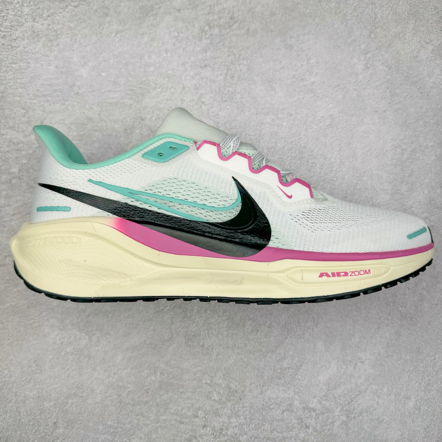 ＃特价福利 NK Zoom Pegasus 飞马41代马拉松系列网面透气缓震疾速跑鞋 拥有 Zoom Air 一如既往的稳定感和流畅感 鞋面采用工程网眼设计 为特定高热区域营造出色透气性 进一步增加鞋面的穿孔数量 让足部能够快速散热 中足搭配 Flywire 飞线 在高速运动时营造舒适稳定的贴合感 内置Zoon气垫加持 动力十足 尺码：36 36.5 37.5 38 38.5 39 40 40.5 41 42 42.5 43 44 44.5 45-选品中心