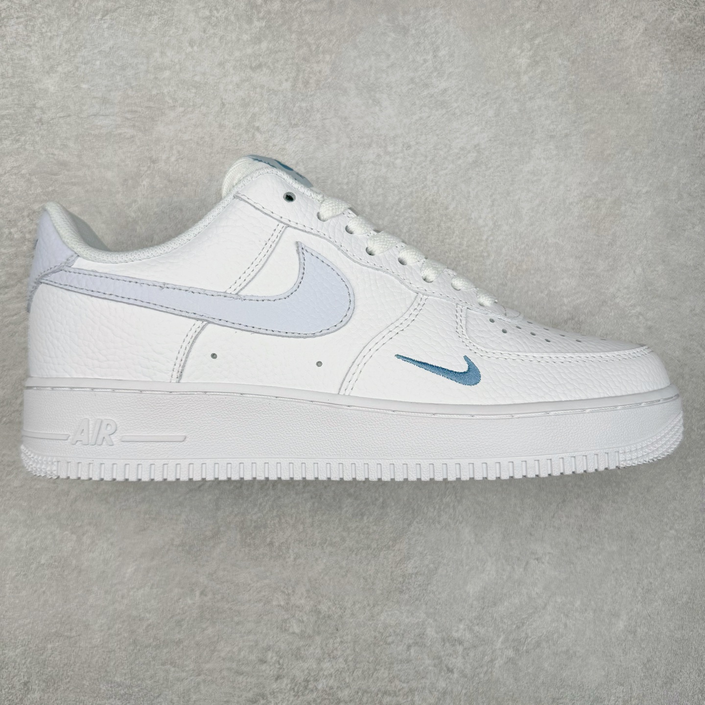 NK Air Force 1´07 Low 空军一号低帮百搭休闲运动板鞋 HV2511-100 柔软、弹性十足的缓震性能和出色的中底设计 横跨复古与现代的外型结合 造就出风靡全球 三十多年的Force 1 直到今天还深受青睐 尺码：36 36.5 37.5 38 38.5 39 40 40.5 41 42 42.5 43 44 44.5 45-选品中心