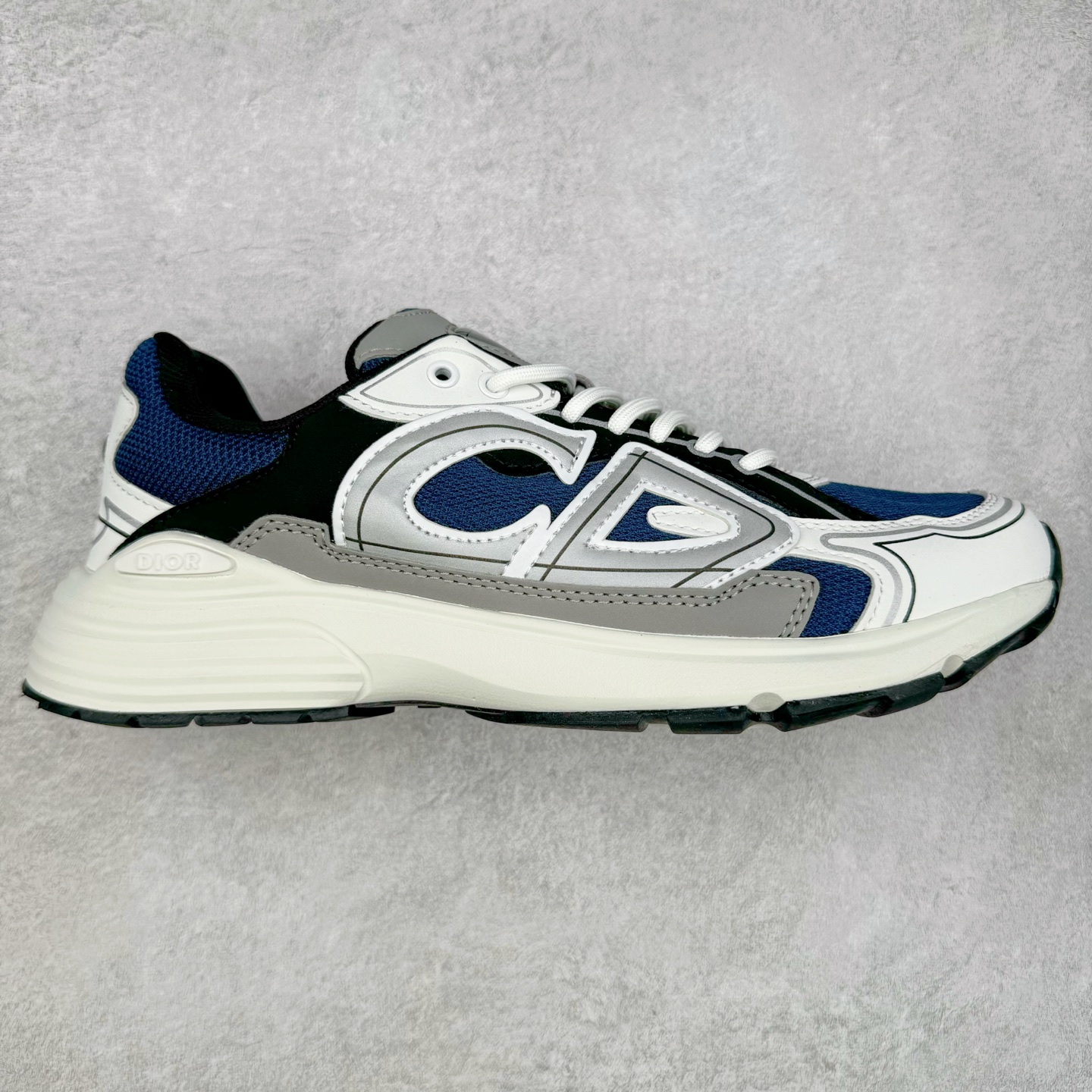 #福利特价 Dior B30 迪奥网眼织物低帮运动休闲鞋 该款系列采用黑网色眼织物白和色科技料面精心制 作饰以反光“CD30”图形标志 外格轻盈的刻雕效果橡胶鞋搭底配标志性点的缀提升格调 内弹部力细节塑造想理的舒适穿着体验可与各休式闲造型配搭 彰显尚时现代的运风动范 尺码:36 37 35 39 40 41 42 43 44 45-选品中心