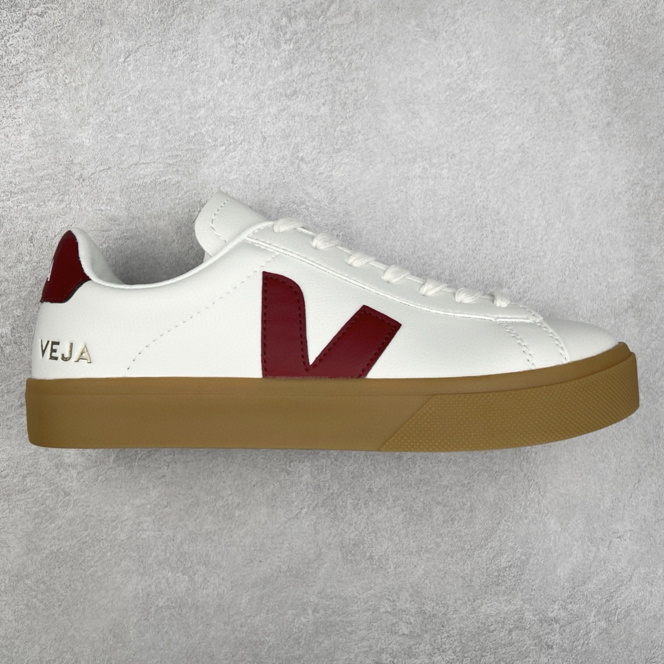 ＃福利特价 Veja Leather Extra Sneakers 法国国民V字经典小白板鞋 #Ins爆款 街拍频繁上镜 春季入夏简约百搭款 全头层进口牛皮 舒适面革内里 广东厂 高端主打色系全网热销中 所售渠道大致由代购渠道 尺码：35 36 37 38 39 40 41 42 43 44 45-选品中心