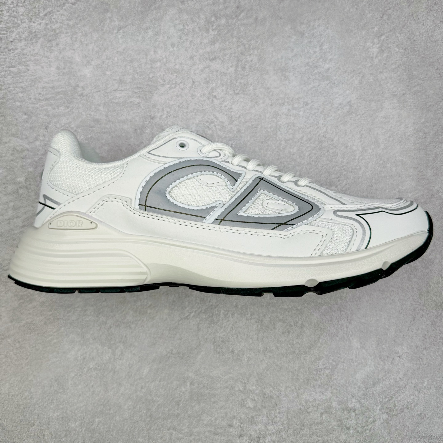 ＃福利特价 Dior B30 迪奥网眼织物低帮运动休闲鞋 该款系列采用黑网色眼织物白和色科技料面精心制 作饰以反光“CD30”图形标志 外格轻盈的刻雕效果橡胶鞋搭底配标志性点的缀提升格调 内弹部力细节塑造想理的舒适穿着体验可与各休式闲造型配搭 彰显尚时现代的运风动范 尺码：36 37 35 39 40 41 42 43 44 45-选品中心