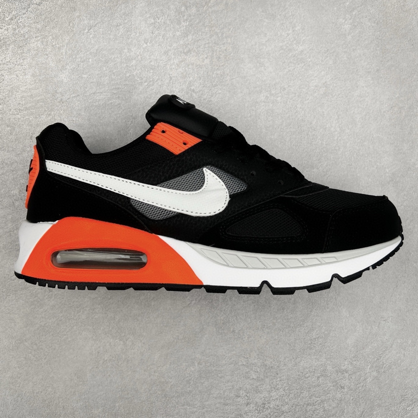 ＃MX版 NK Air MAX 90 气垫复古减震跑步鞋 580518-016 经典重温 独家陆续补货 外单专供大厂出品 品质稳定 一百余色 终端操作 Air Max 90于1990年推出 来自Air Max系列 在Air Max 1的基础上改进而得 增加了气垫面积 外型上也更为流线 最特別的就是加入了菱纹塑胶嵌板 为Air Max 90增添了许多潮流气息 皮革鞋面 造就出色耐穿性和支撑力 Max Air缓震配置搭配泡棉中底 令Air Max 90轻盈而舒适 华夫格橡胶外底 铸就Air Max 90非凡的抓地力 而Air Max 90不仅是一双跑鞋 它成功跨越了时间的演进 成为了球鞋文化与潮流圈中最熟为人知的鞋款之一 尺码：36 36.5 37.5 38 38.5 39 40 40.5 41 42 42.5 43 44 44.5 45-选品中心