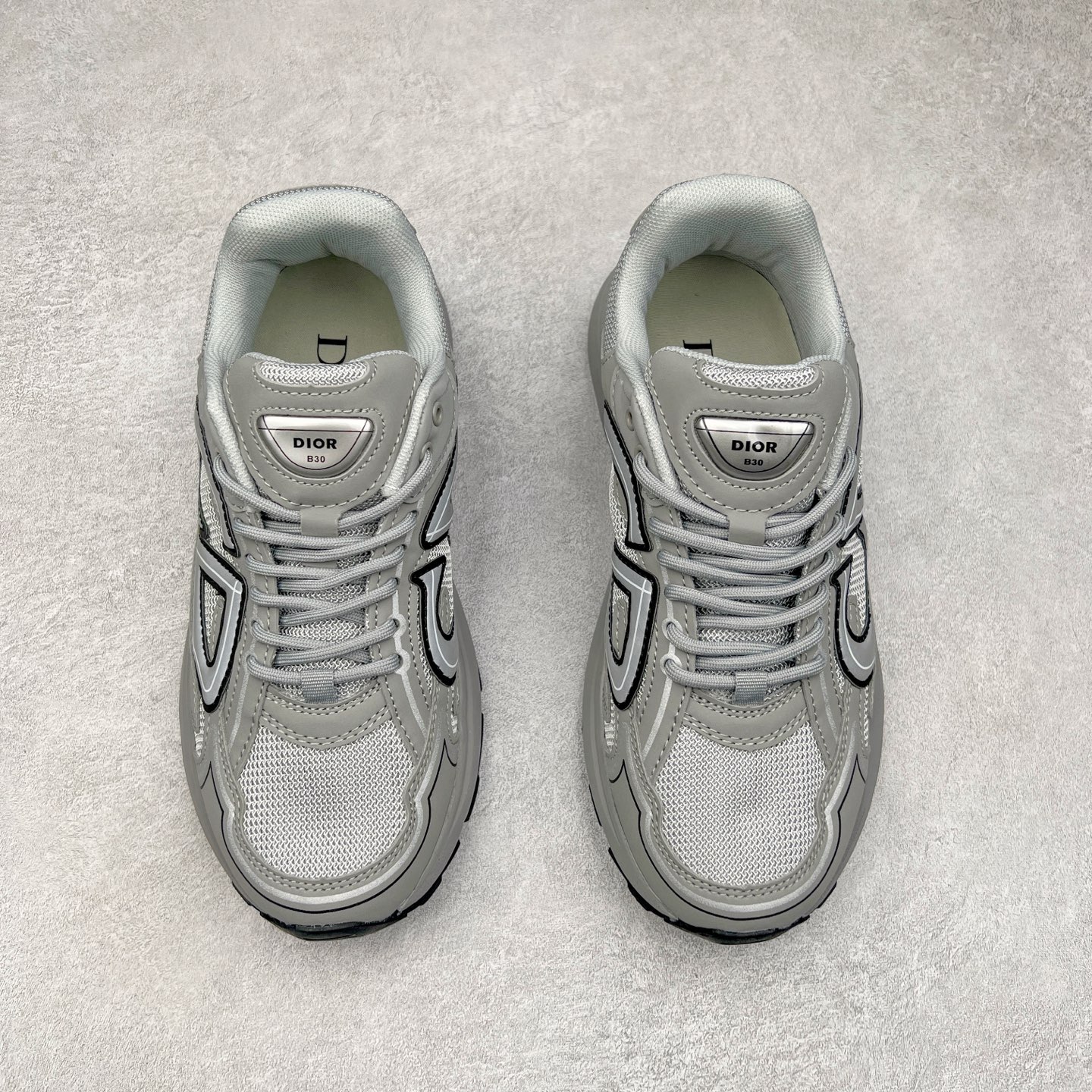 图片[2]-＃福利特价 Dior B30 迪奥网眼织物低帮运动休闲鞋 该款系列采用黑网色眼织物白和色科技料面精心制 作饰以反光“CD30”图形标志 外格轻盈的刻雕效果橡胶鞋搭底配标志性点的缀提升格调 内弹部力细节塑造想理的舒适穿着体验可与各休式闲造型配搭 彰显尚时现代的运风动范 尺码：36 37 35 39 40 41 42 43 44 45-选品中心