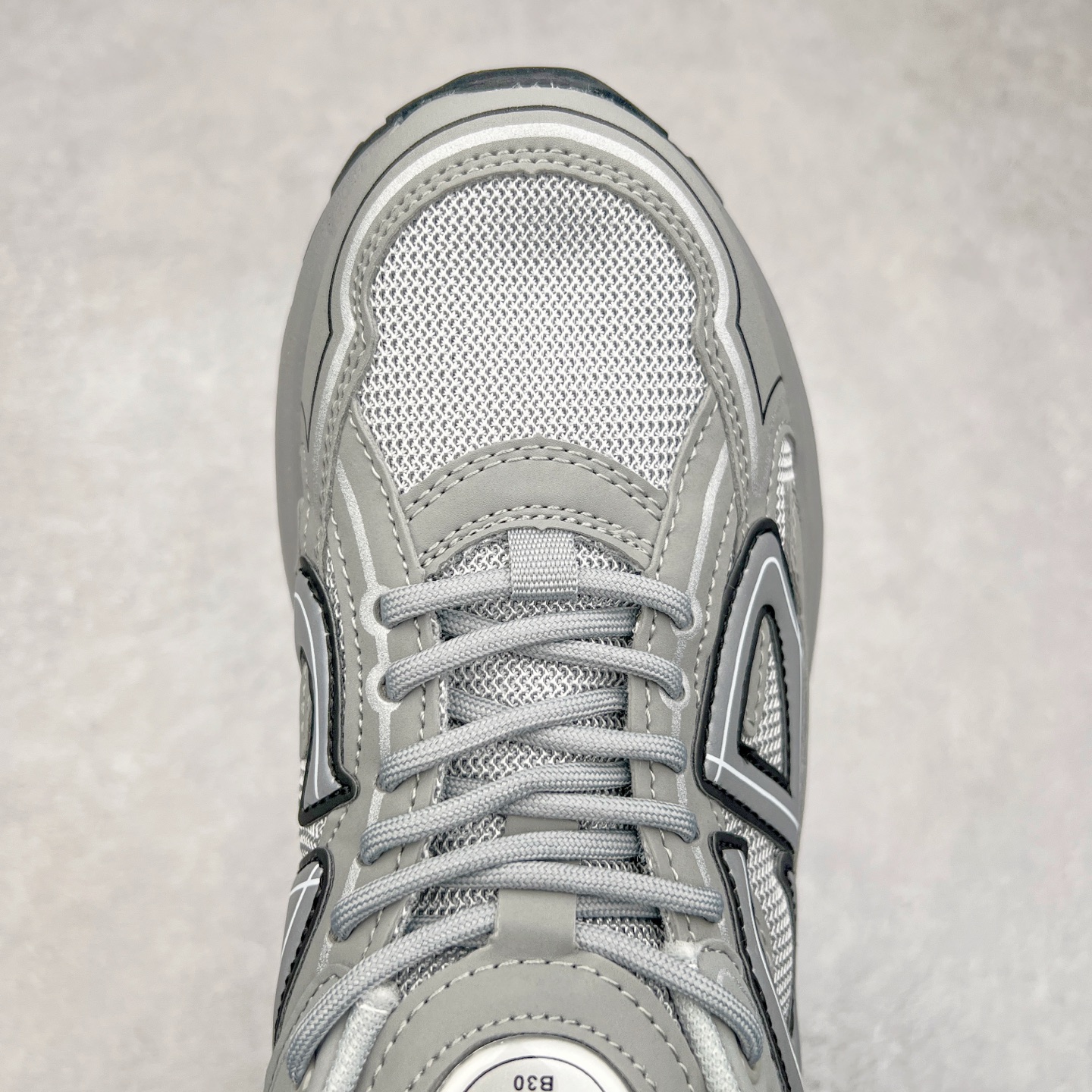 图片[4]-＃福利特价 Dior B30 迪奥网眼织物低帮运动休闲鞋 该款系列采用黑网色眼织物白和色科技料面精心制 作饰以反光“CD30”图形标志 外格轻盈的刻雕效果橡胶鞋搭底配标志性点的缀提升格调 内弹部力细节塑造想理的舒适穿着体验可与各休式闲造型配搭 彰显尚时现代的运风动范 尺码：36 37 35 39 40 41 42 43 44 45-选品中心