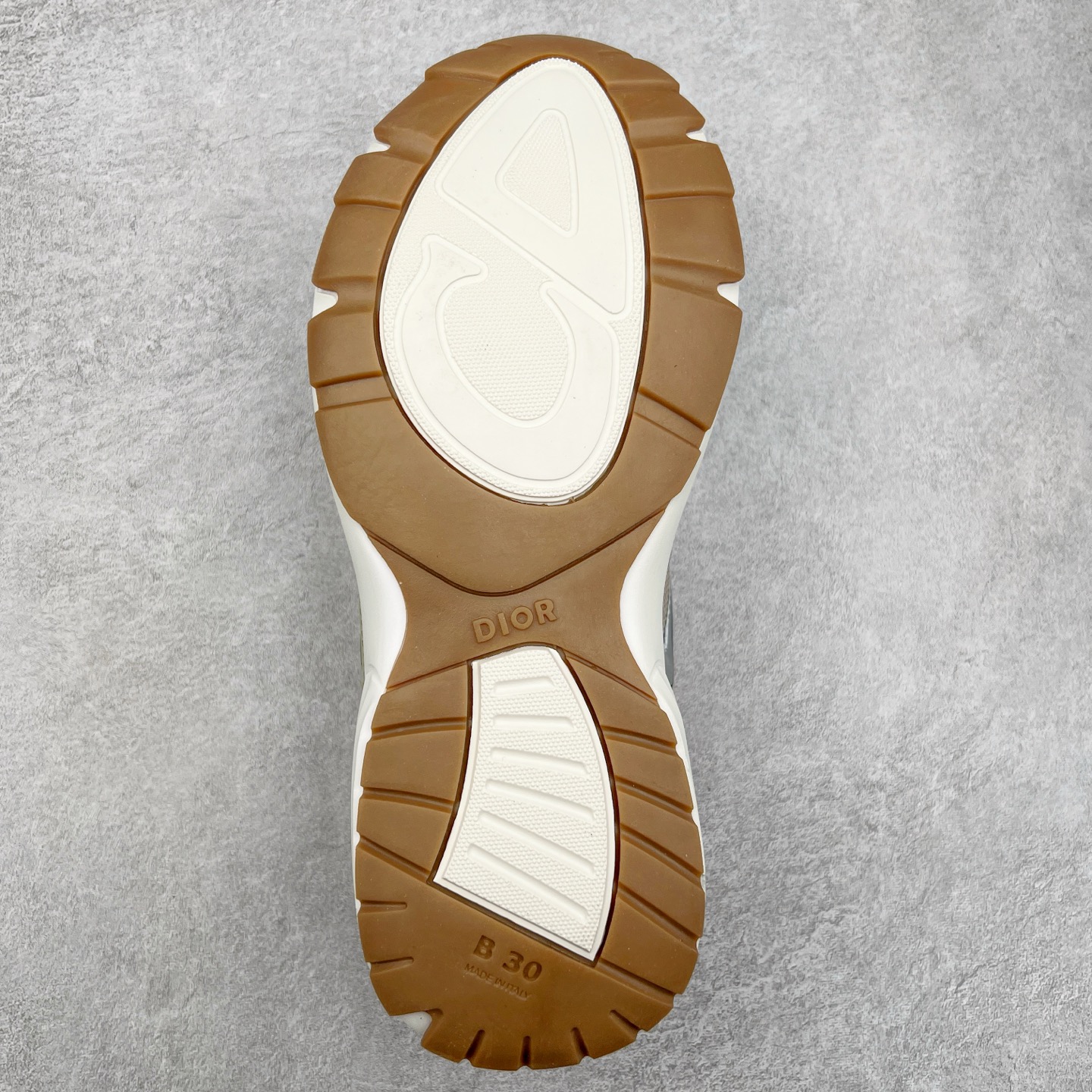 图片[9]-＃福利特价 Dior B30 迪奥网眼织物低帮运动休闲鞋 该款系列采用黑网色眼织物白和色科技料面精心制 作饰以反光“CD30”图形标志 外格轻盈的刻雕效果橡胶鞋搭底配标志性点的缀提升格调 内弹部力细节塑造想理的舒适穿着体验可与各休式闲造型配搭 彰显尚时现代的运风动范 尺码：36 37 35 39 40 41 42 43 44 45-选品中心