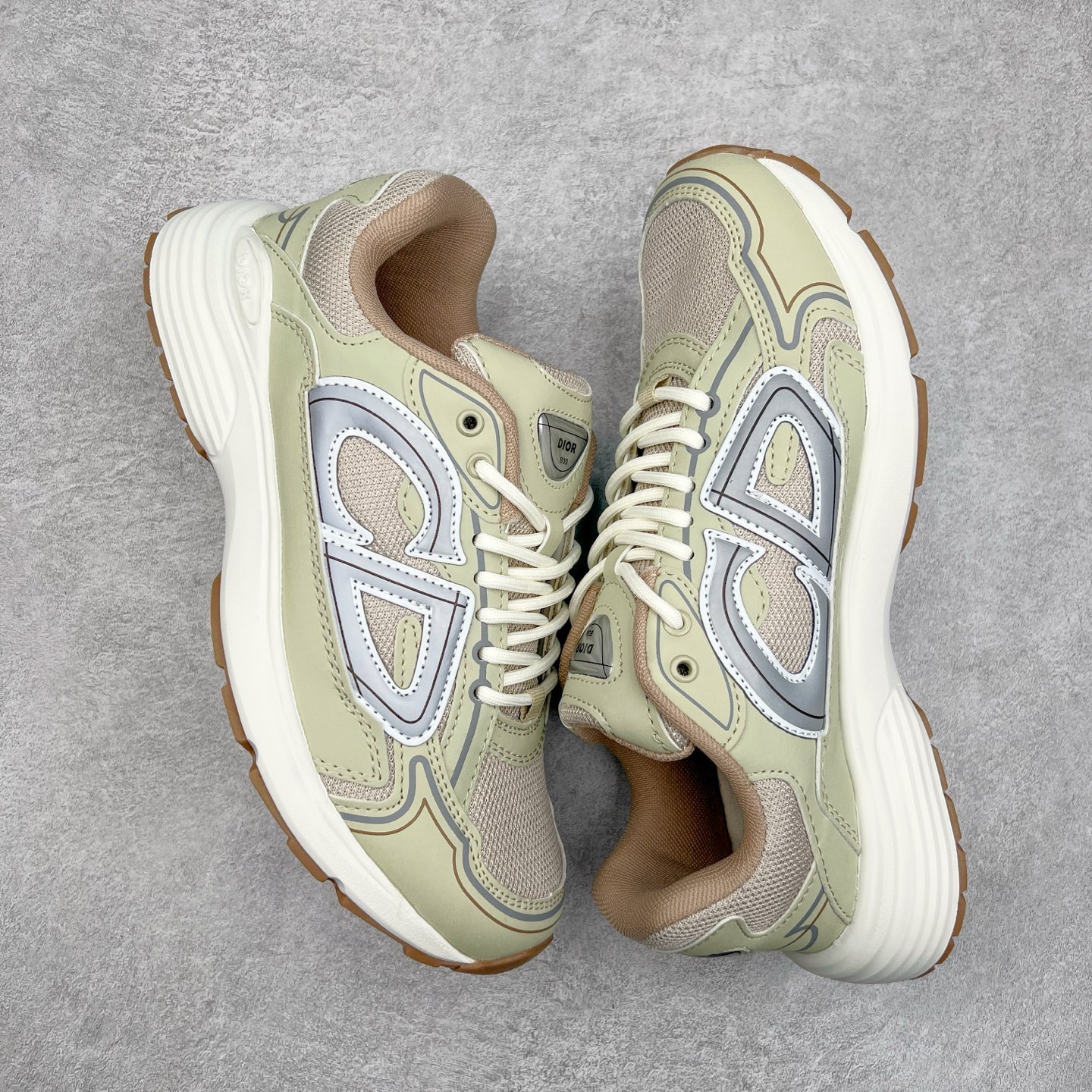 图片[3]-＃福利特价 Dior B30 迪奥网眼织物低帮运动休闲鞋 该款系列采用黑网色眼织物白和色科技料面精心制 作饰以反光“CD30”图形标志 外格轻盈的刻雕效果橡胶鞋搭底配标志性点的缀提升格调 内弹部力细节塑造想理的舒适穿着体验可与各休式闲造型配搭 彰显尚时现代的运风动范 尺码：36 37 35 39 40 41 42 43 44 45-选品中心