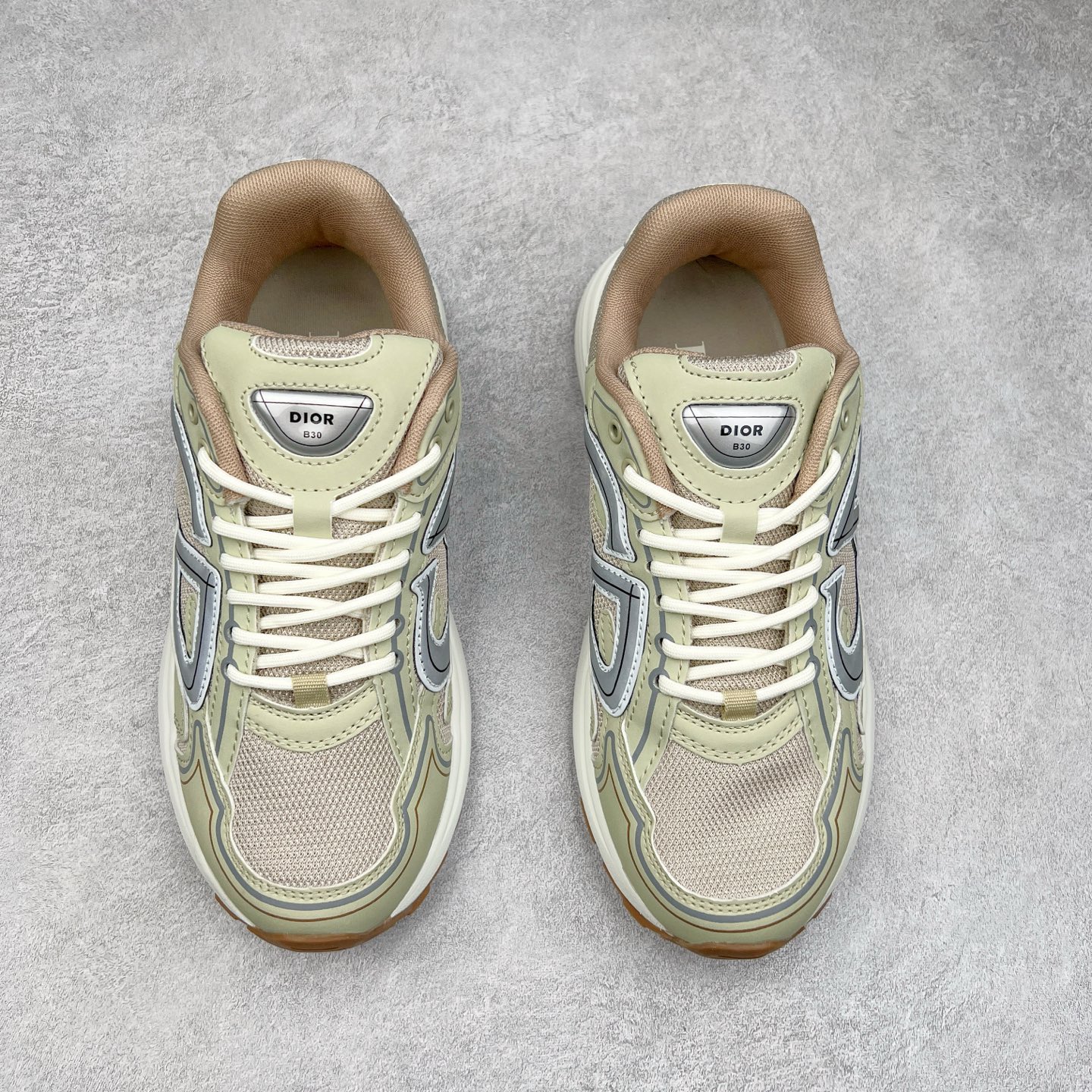 图片[2]-＃福利特价 Dior B30 迪奥网眼织物低帮运动休闲鞋 该款系列采用黑网色眼织物白和色科技料面精心制 作饰以反光“CD30”图形标志 外格轻盈的刻雕效果橡胶鞋搭底配标志性点的缀提升格调 内弹部力细节塑造想理的舒适穿着体验可与各休式闲造型配搭 彰显尚时现代的运风动范 尺码：36 37 35 39 40 41 42 43 44 45-选品中心