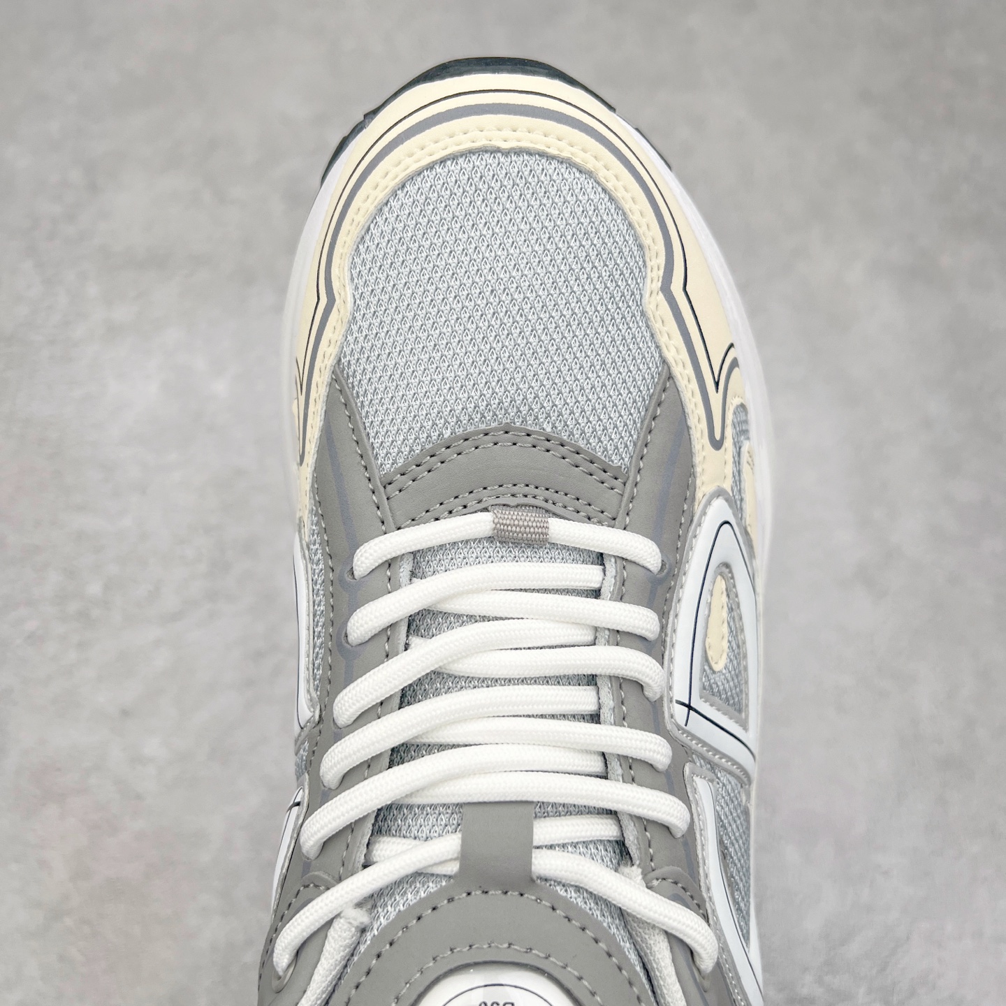 图片[4]-＃福利特价 Dior B30 迪奥网眼织物低帮运动休闲鞋 该款系列采用黑网色眼织物白和色科技料面精心制 作饰以反光“CD30”图形标志 外格轻盈的刻雕效果橡胶鞋搭底配标志性点的缀提升格调 内弹部力细节塑造想理的舒适穿着体验可与各休式闲造型配搭 彰显尚时现代的运风动范 尺码：36 37 35 39 40 41 42 43 44 45-选品中心