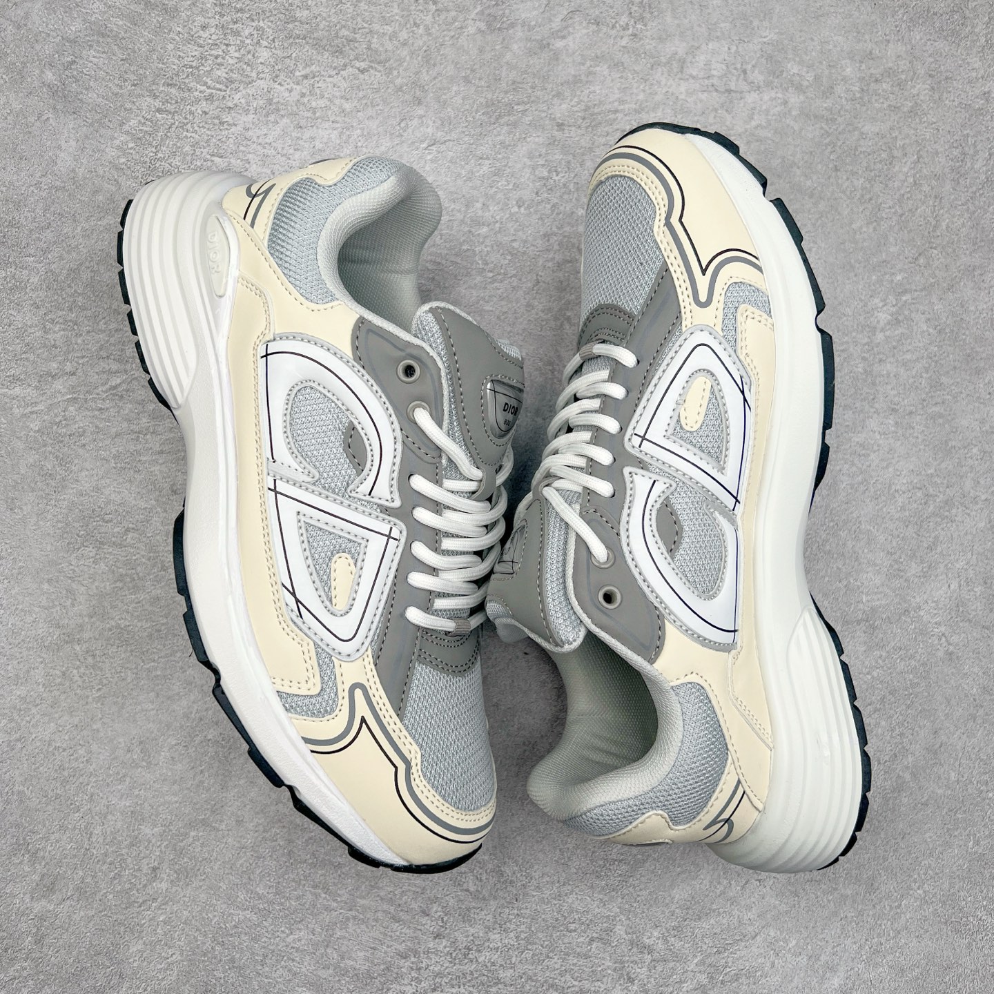 图片[3]-＃福利特价 Dior B30 迪奥网眼织物低帮运动休闲鞋 该款系列采用黑网色眼织物白和色科技料面精心制 作饰以反光“CD30”图形标志 外格轻盈的刻雕效果橡胶鞋搭底配标志性点的缀提升格调 内弹部力细节塑造想理的舒适穿着体验可与各休式闲造型配搭 彰显尚时现代的运风动范 尺码：36 37 35 39 40 41 42 43 44 45-选品中心