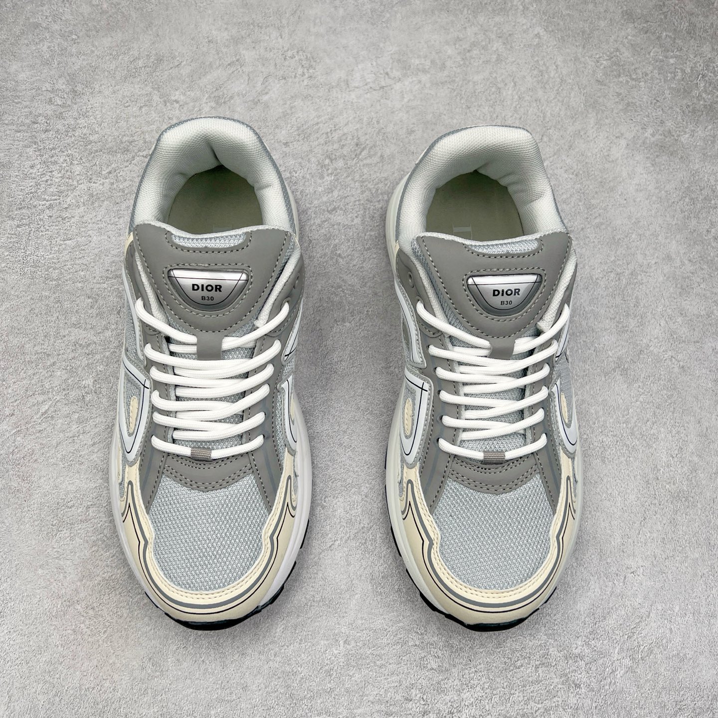 图片[2]-＃福利特价 Dior B30 迪奥网眼织物低帮运动休闲鞋 该款系列采用黑网色眼织物白和色科技料面精心制 作饰以反光“CD30”图形标志 外格轻盈的刻雕效果橡胶鞋搭底配标志性点的缀提升格调 内弹部力细节塑造想理的舒适穿着体验可与各休式闲造型配搭 彰显尚时现代的运风动范 尺码：36 37 35 39 40 41 42 43 44 45-选品中心