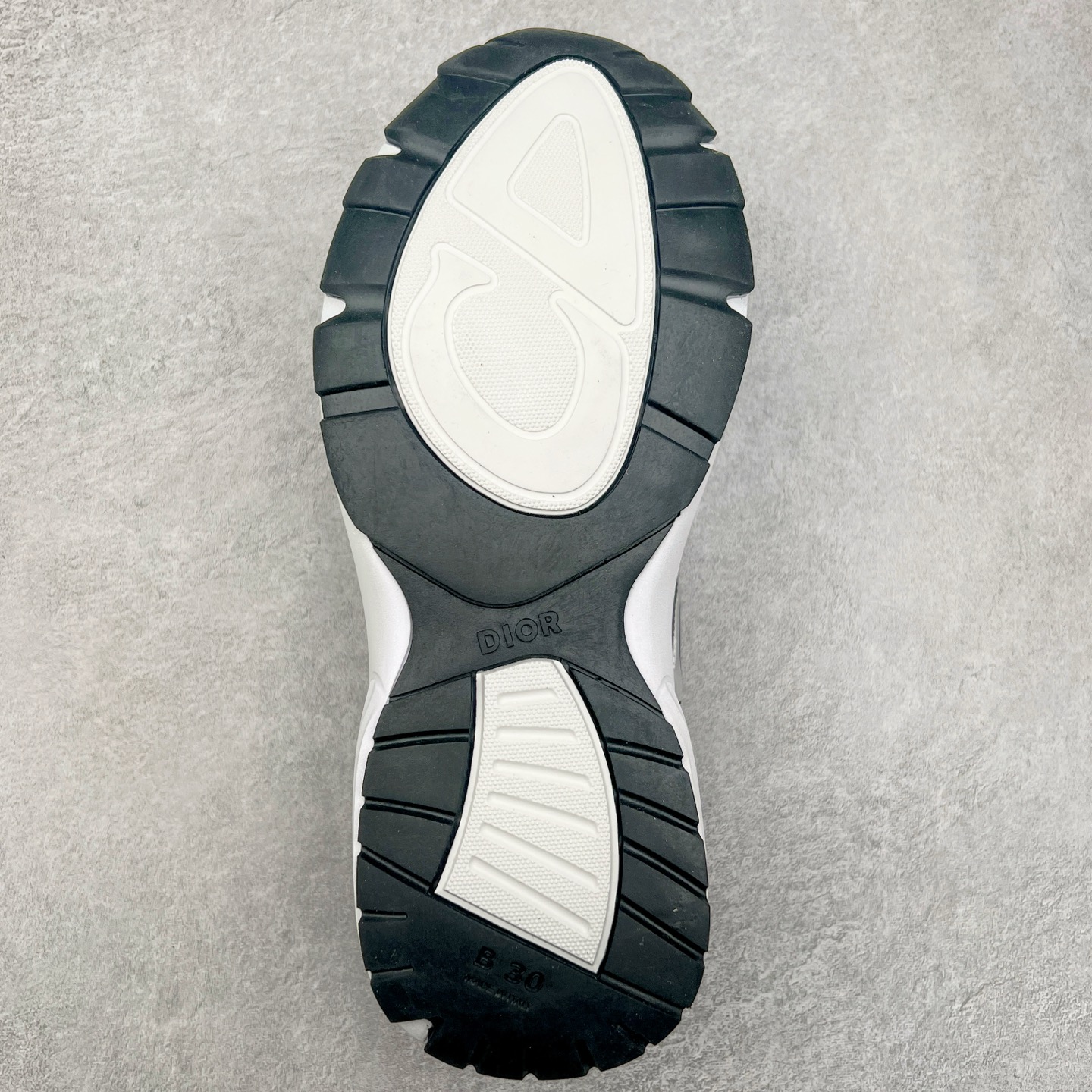 图片[9]-＃福利特价 Dior B30 迪奥网眼织物低帮运动休闲鞋 该款系列采用黑网色眼织物白和色科技料面精心制 作饰以反光“CD30”图形标志 外格轻盈的刻雕效果橡胶鞋搭底配标志性点的缀提升格调 内弹部力细节塑造想理的舒适穿着体验可与各休式闲造型配搭 彰显尚时现代的运风动范 尺码：36 37 35 39 40 41 42 43 44 45-选品中心