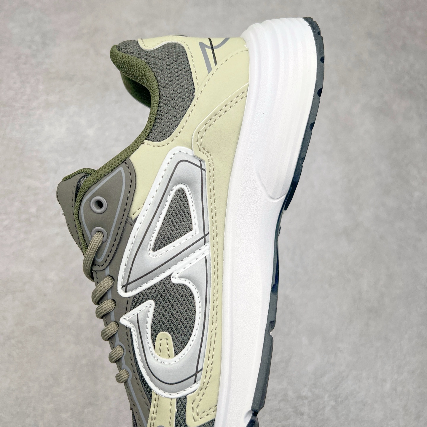 图片[7]-＃福利特价 Dior B30 迪奥网眼织物低帮运动休闲鞋 该款系列采用黑网色眼织物白和色科技料面精心制 作饰以反光“CD30”图形标志 外格轻盈的刻雕效果橡胶鞋搭底配标志性点的缀提升格调 内弹部力细节塑造想理的舒适穿着体验可与各休式闲造型配搭 彰显尚时现代的运风动范 尺码：36 37 35 39 40 41 42 43 44 45-选品中心