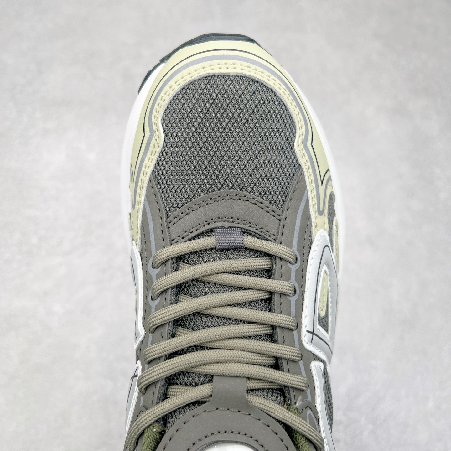 图片[4]-＃福利特价 Dior B30 迪奥网眼织物低帮运动休闲鞋 该款系列采用黑网色眼织物白和色科技料面精心制 作饰以反光“CD30”图形标志 外格轻盈的刻雕效果橡胶鞋搭底配标志性点的缀提升格调 内弹部力细节塑造想理的舒适穿着体验可与各休式闲造型配搭 彰显尚时现代的运风动范 尺码：36 37 35 39 40 41 42 43 44 45-选品中心